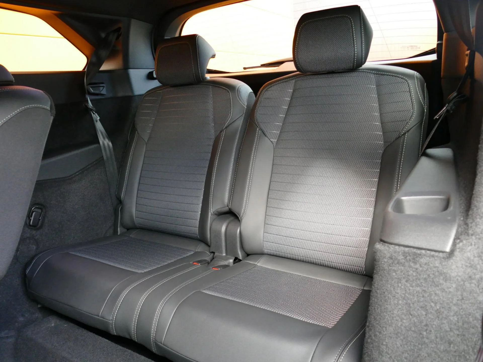 PEUGEOT 5008 - Miniature 8 sur 36 - Cliquer pour voir cette photo