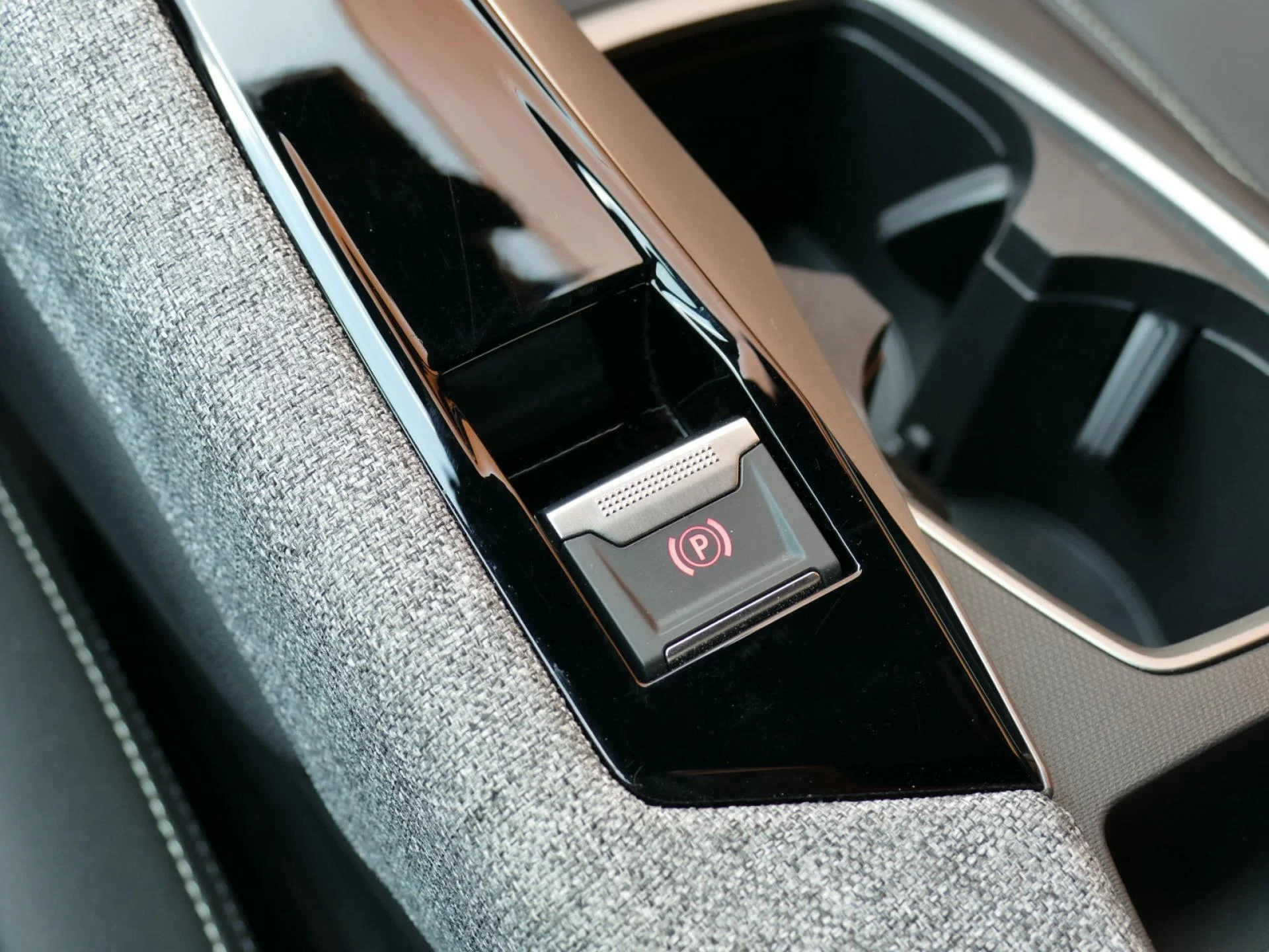 PEUGEOT 5008 - Miniature 21 sur 26 - Cliquer pour voir cette photo