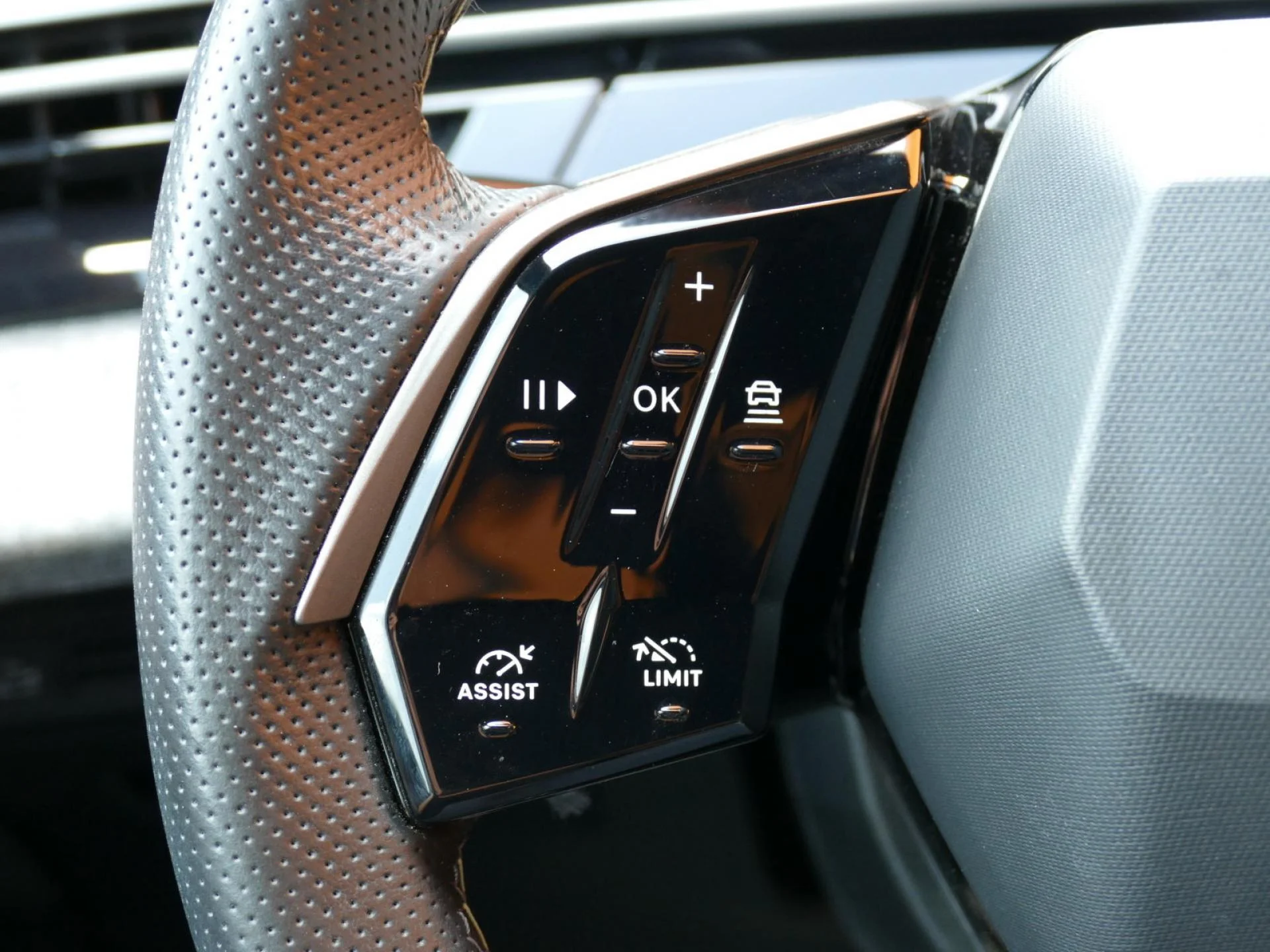 PEUGEOT 5008 - Miniature 17 sur 26 - Cliquer pour voir cette photo