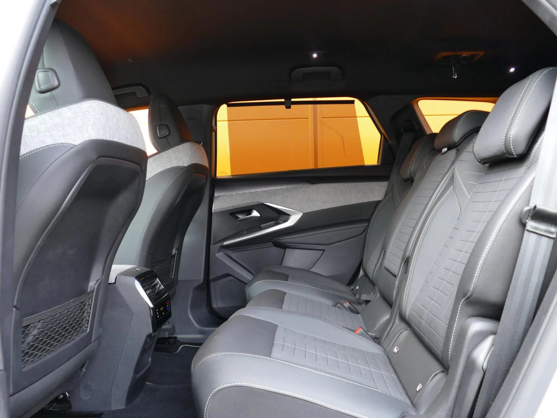 PEUGEOT 5008 - Miniature 6 sur 26 - Cliquer pour voir cette photo