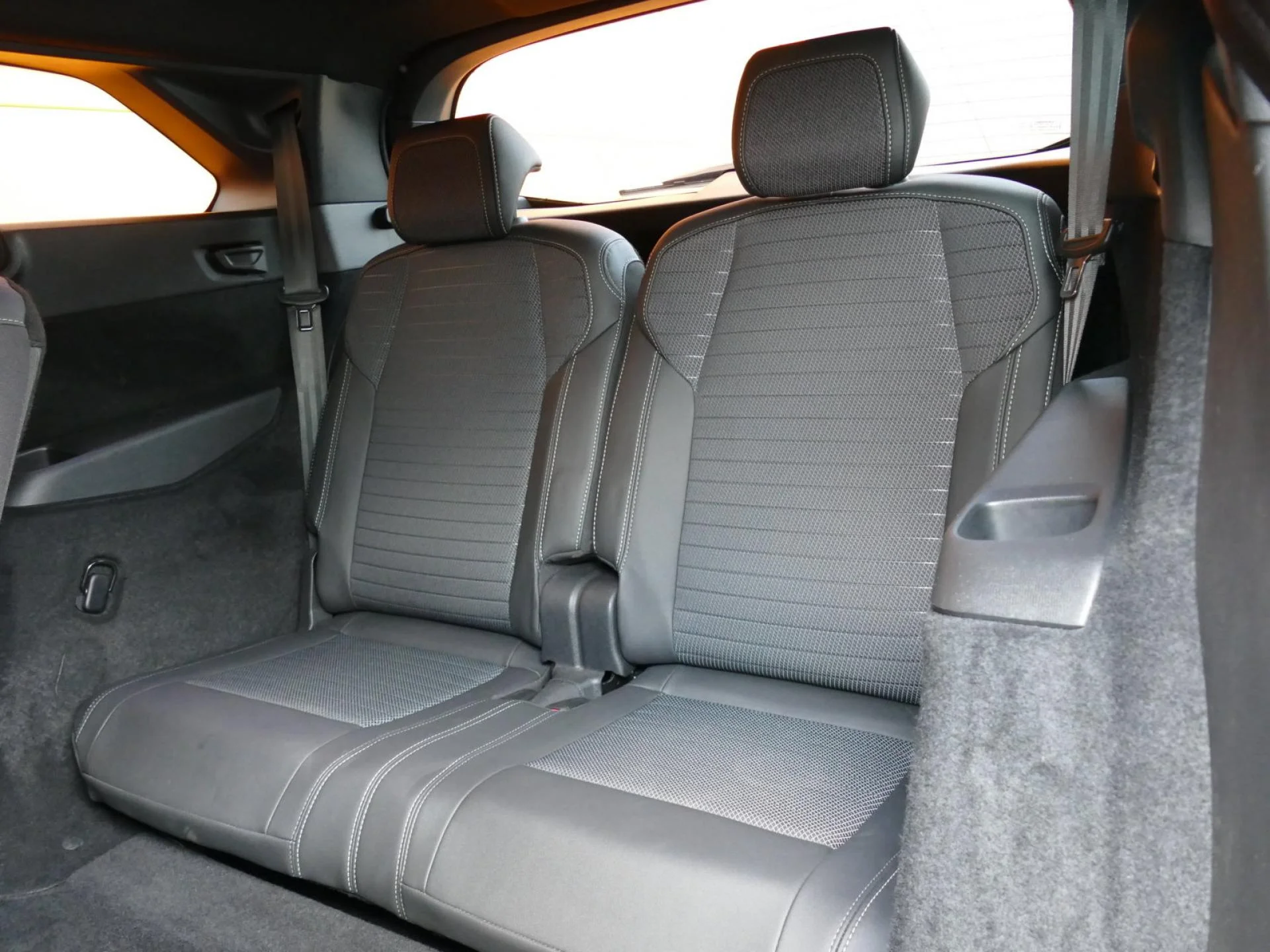 PEUGEOT 5008 - Miniature 7 sur 26 - Cliquer pour voir cette photo