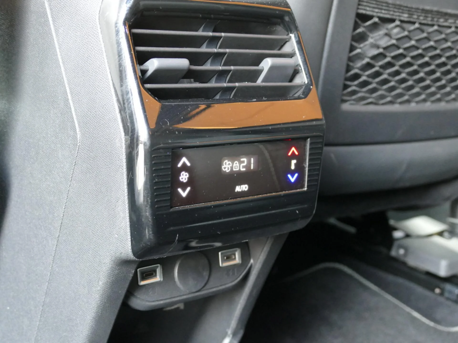 PEUGEOT 5008 - Miniature 19 sur 26 - Cliquer pour voir cette photo