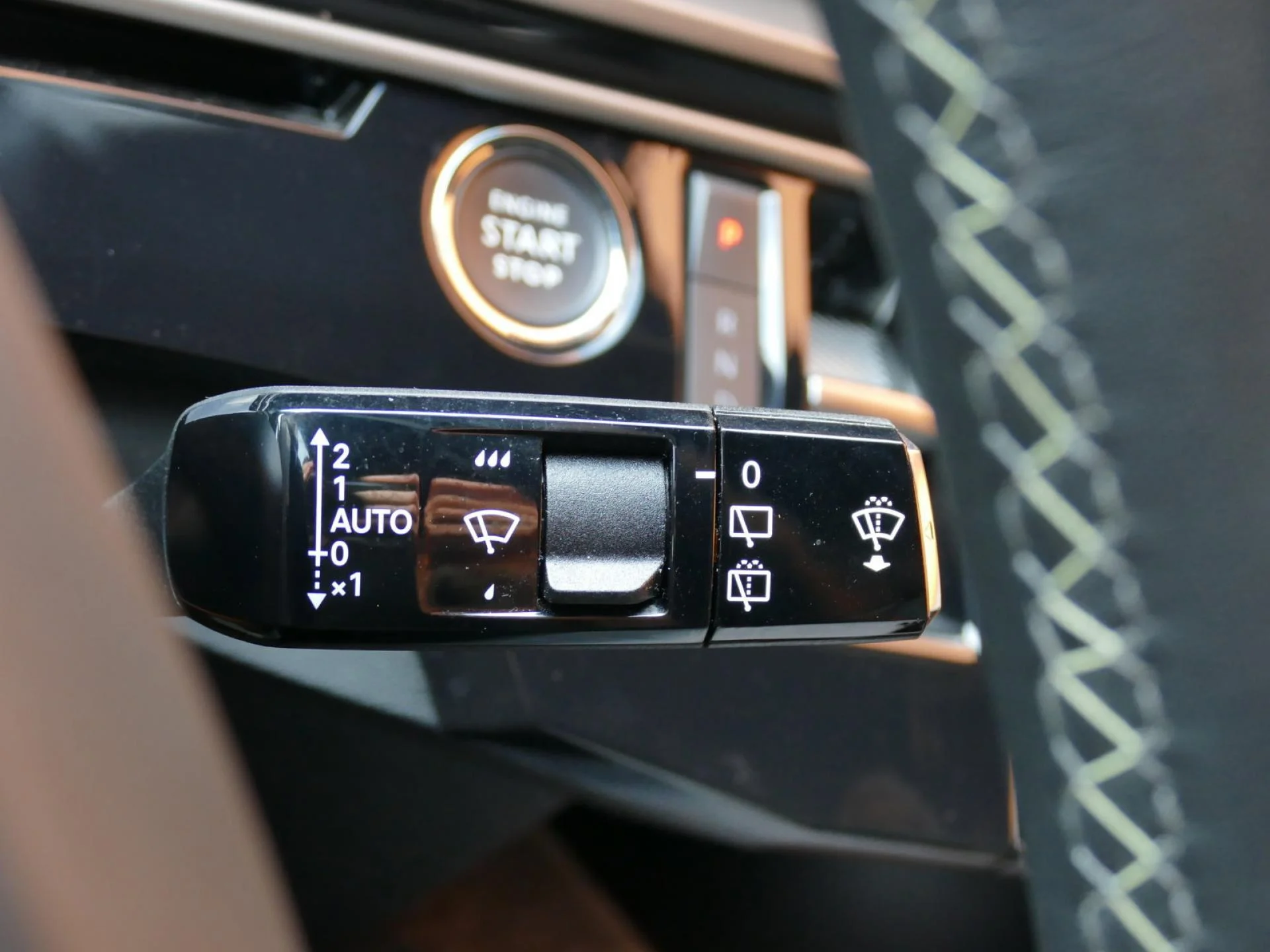 PEUGEOT 5008 - Miniature 26 sur 26 - Cliquer pour voir cette photo