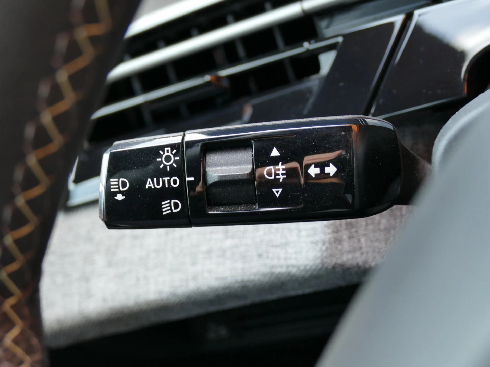 PEUGEOT 5008 - Miniature 25 sur 26 - Cliquer pour voir cette photo