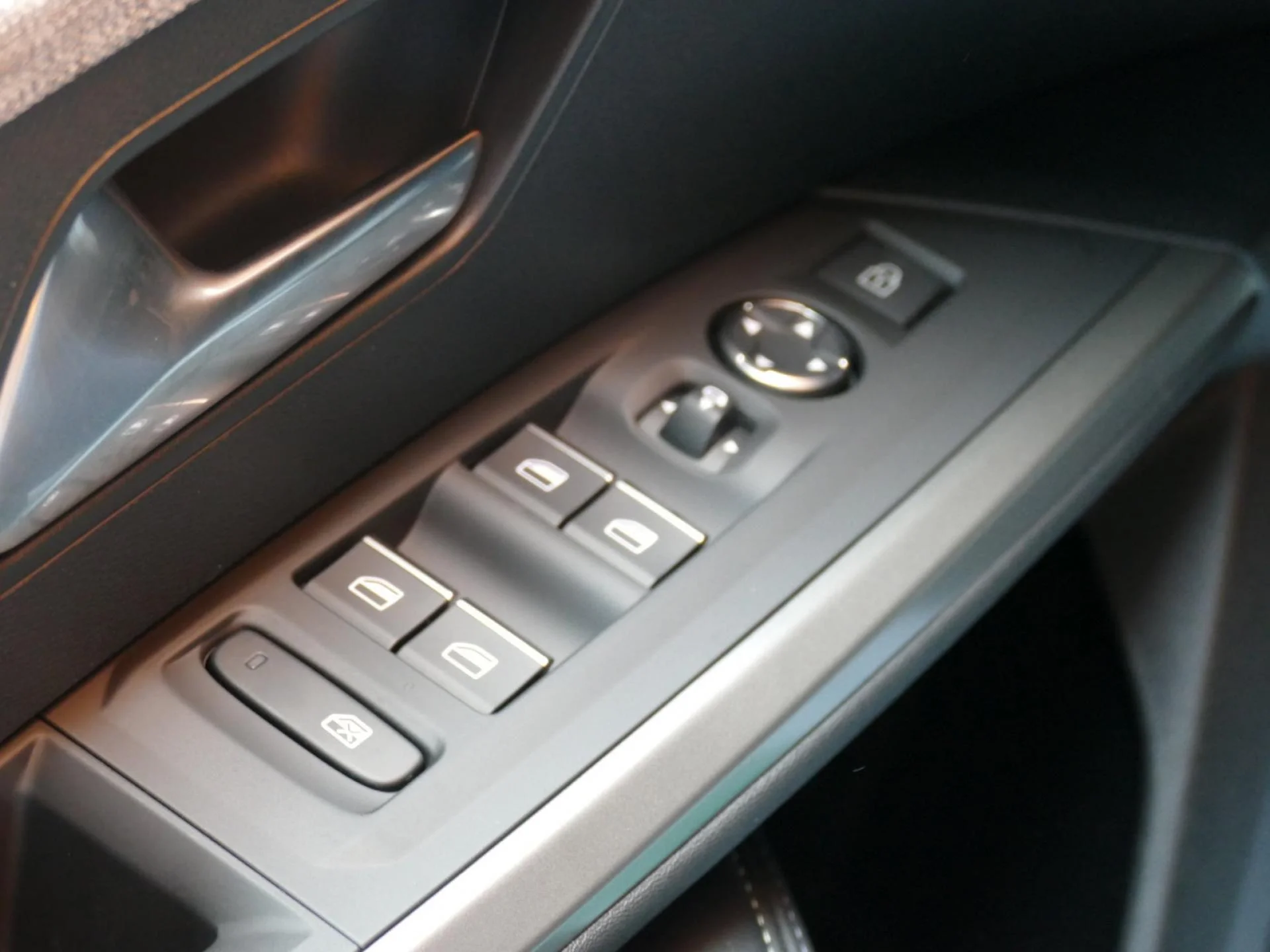 PEUGEOT 5008 - Miniature 27 sur 31 - Cliquer pour voir cette photo