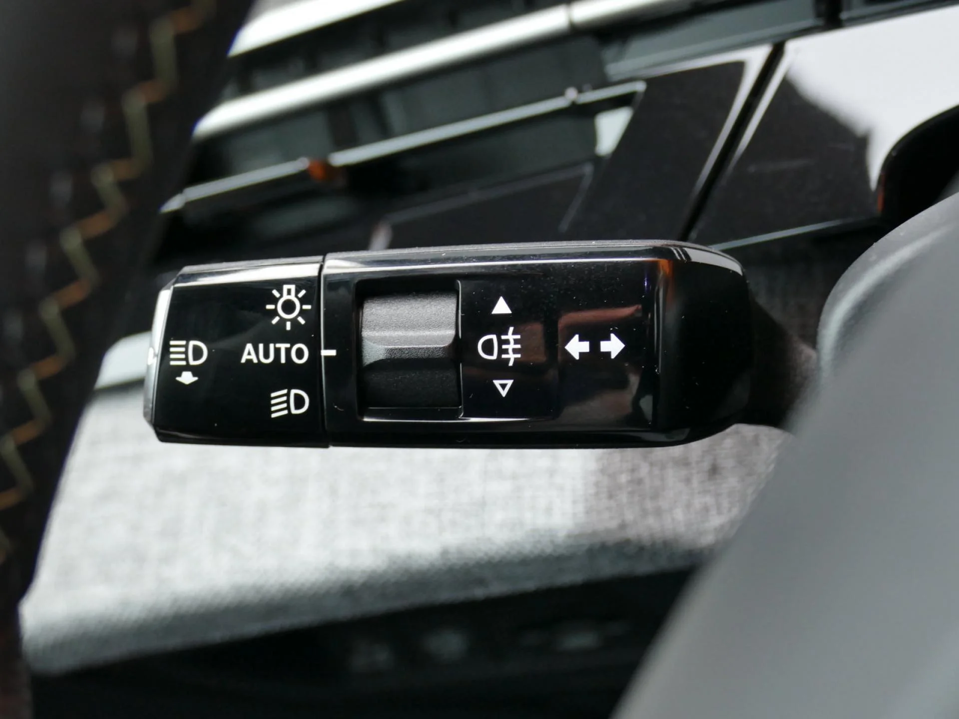 PEUGEOT 5008 - Miniature 28 sur 31 - Cliquer pour voir cette photo
