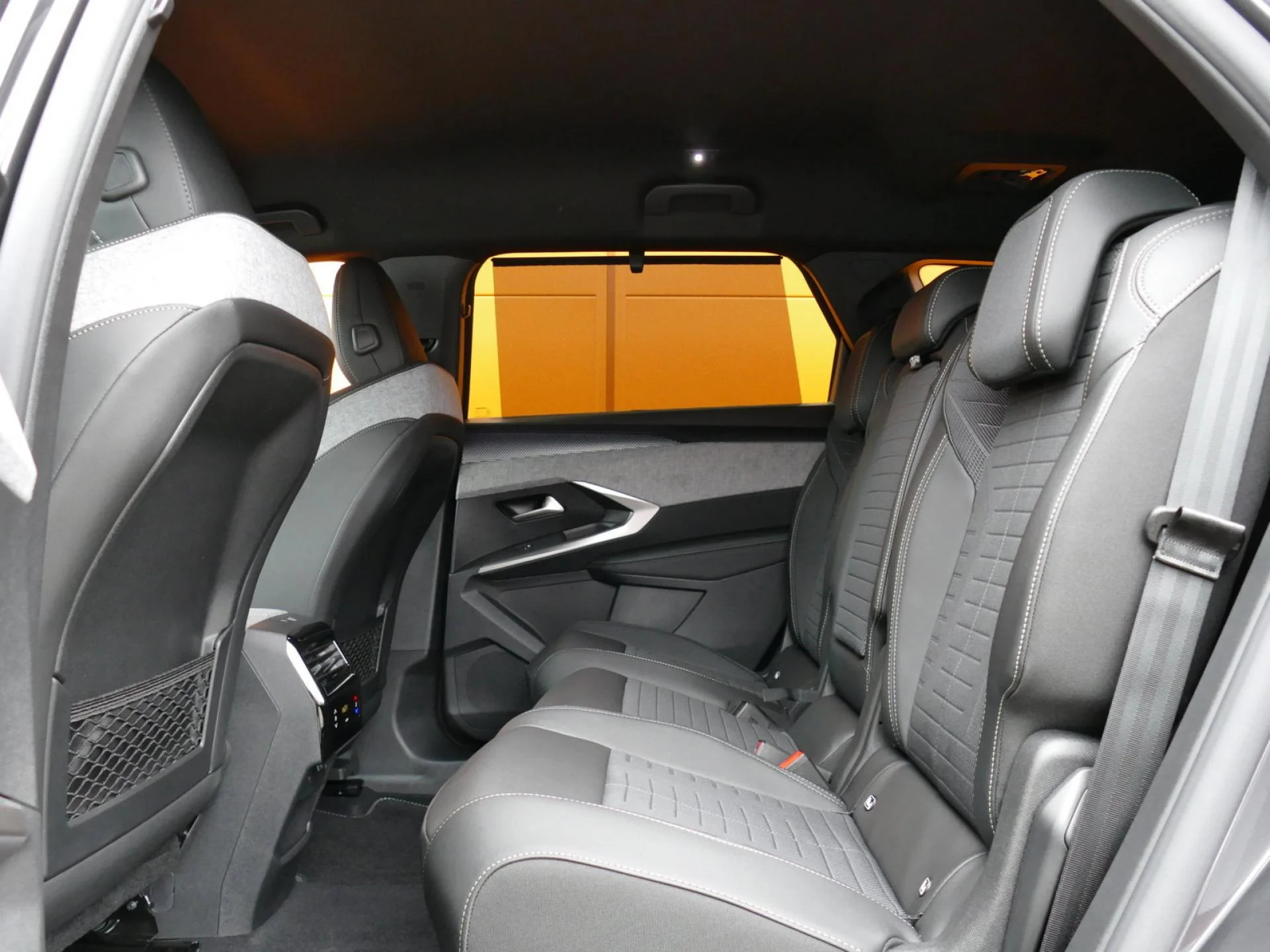 PEUGEOT 5008 - Miniature 7 sur 31 - Cliquer pour voir cette photo