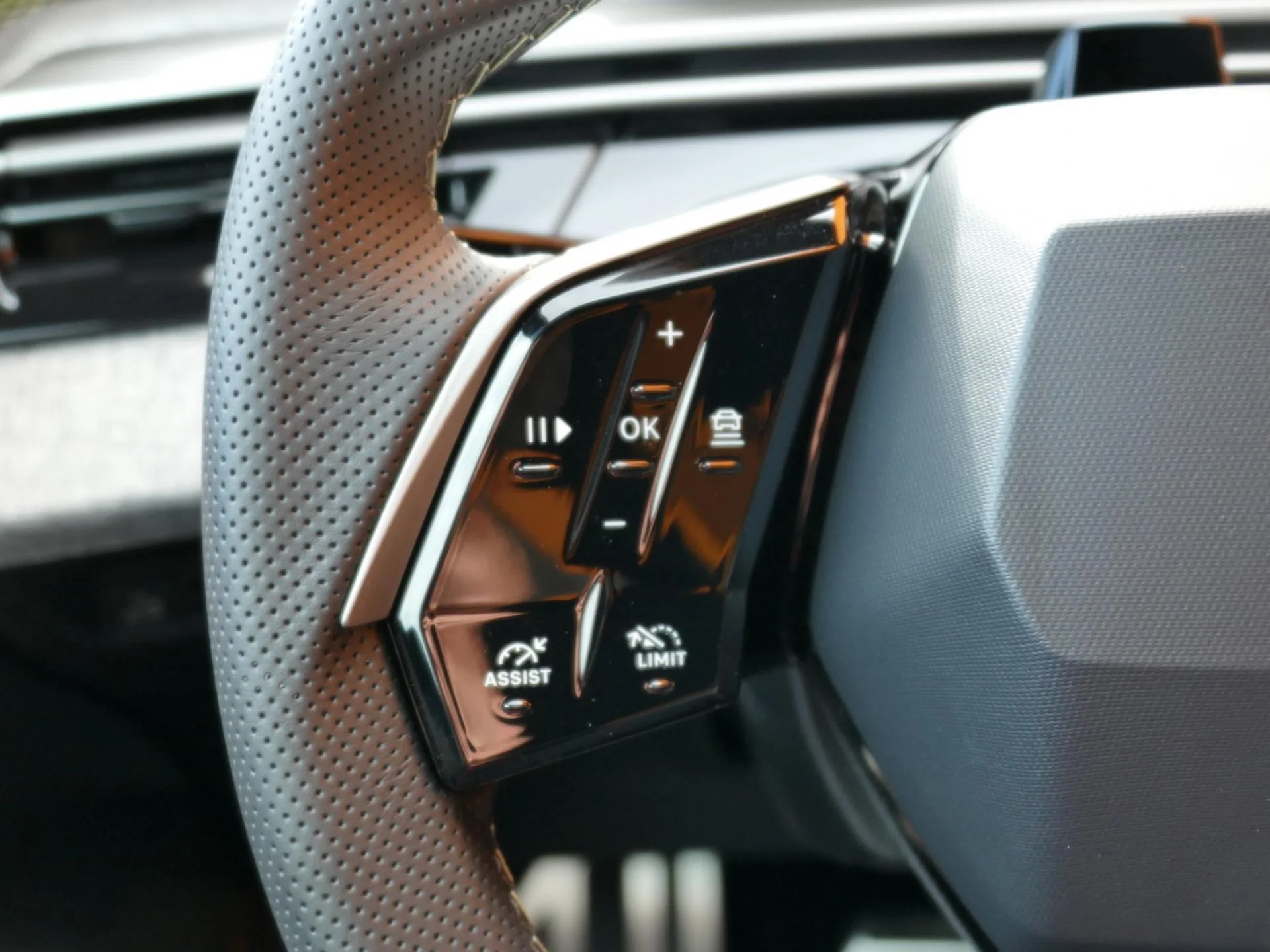 PEUGEOT 5008 - Miniature 19 sur 36 - Cliquer pour voir cette photo