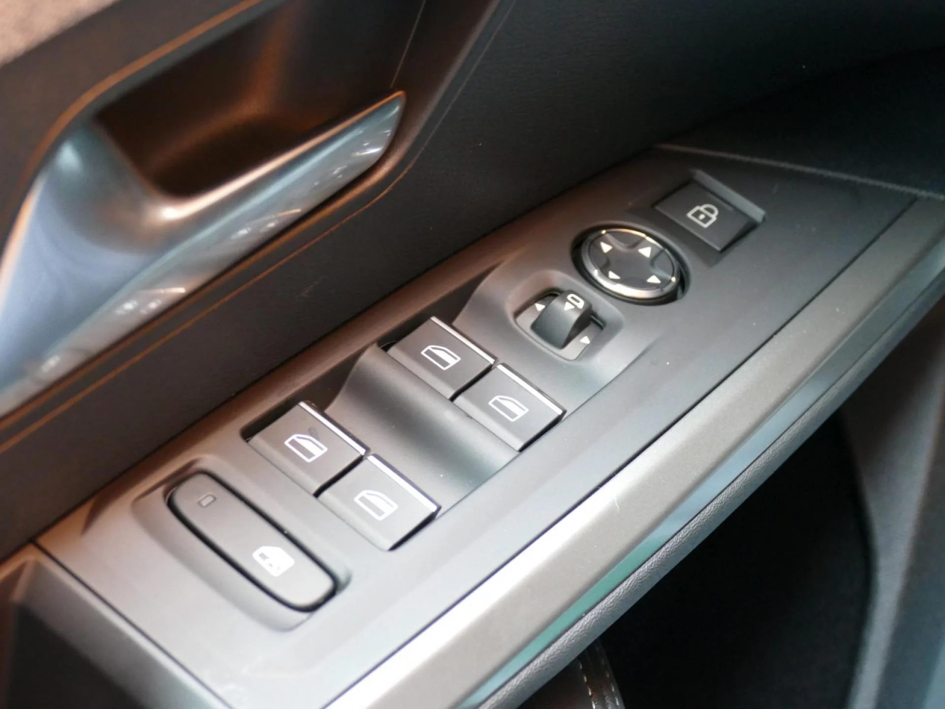 PEUGEOT 5008 - Miniature 31 sur 41 - Cliquer pour voir cette photo