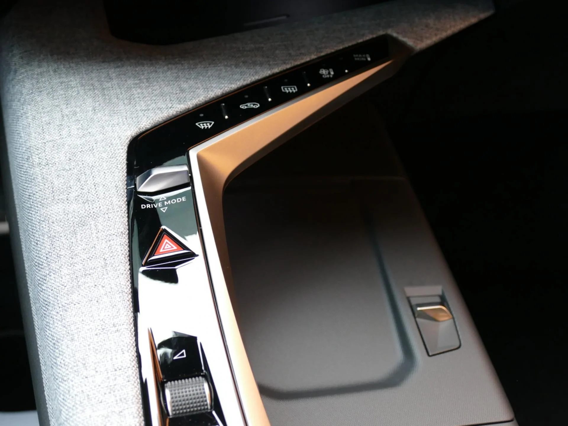 PEUGEOT 5008 - Miniature 25 sur 41 - Cliquer pour voir cette photo