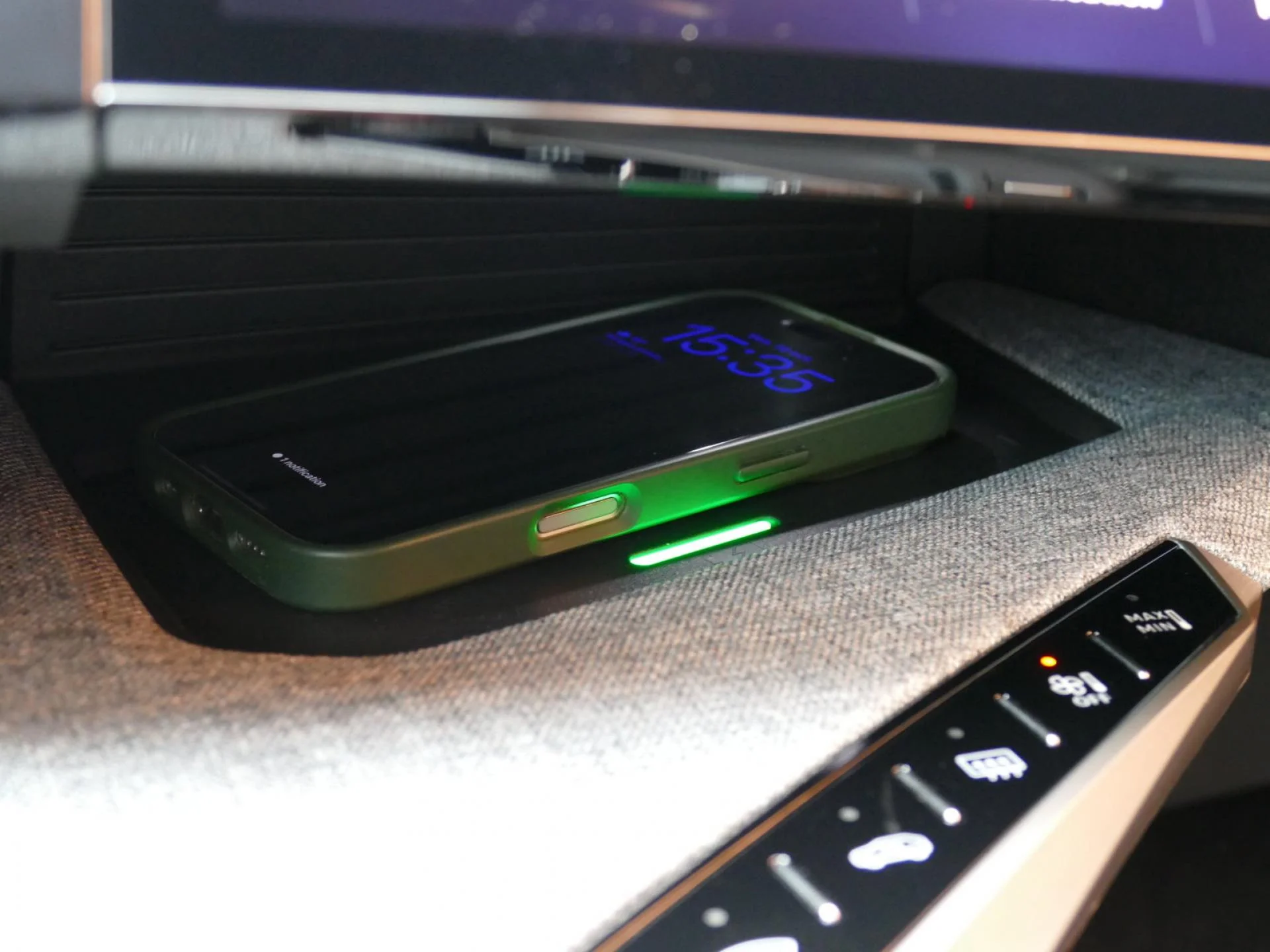 PEUGEOT 5008 - Miniature 24 sur 42 - Cliquer pour voir cette photo