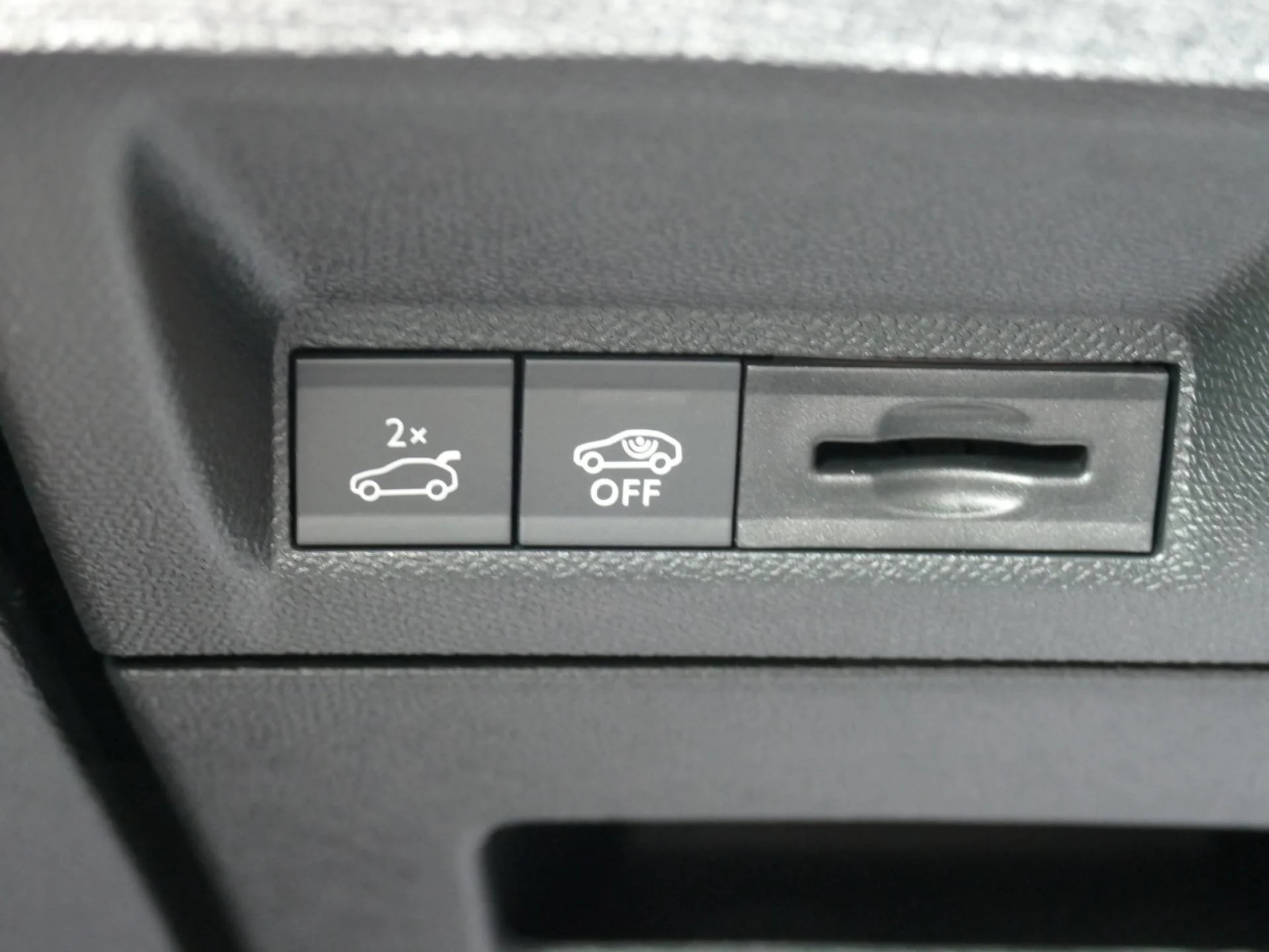 PEUGEOT 5008 - Miniature 25 sur 42 - Cliquer pour voir cette photo