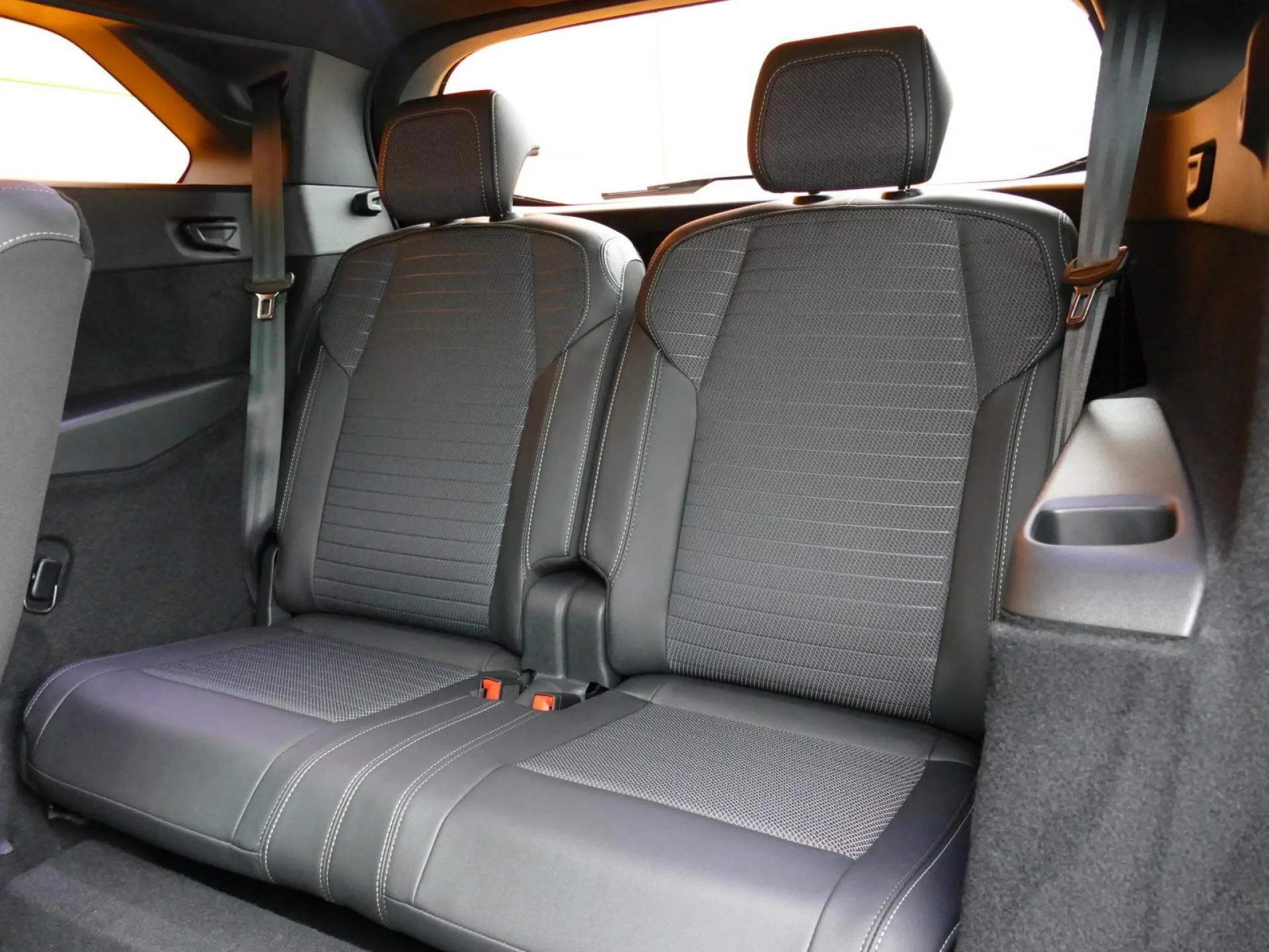 PEUGEOT 5008 - Miniature 8 sur 39 - Cliquer pour voir cette photo