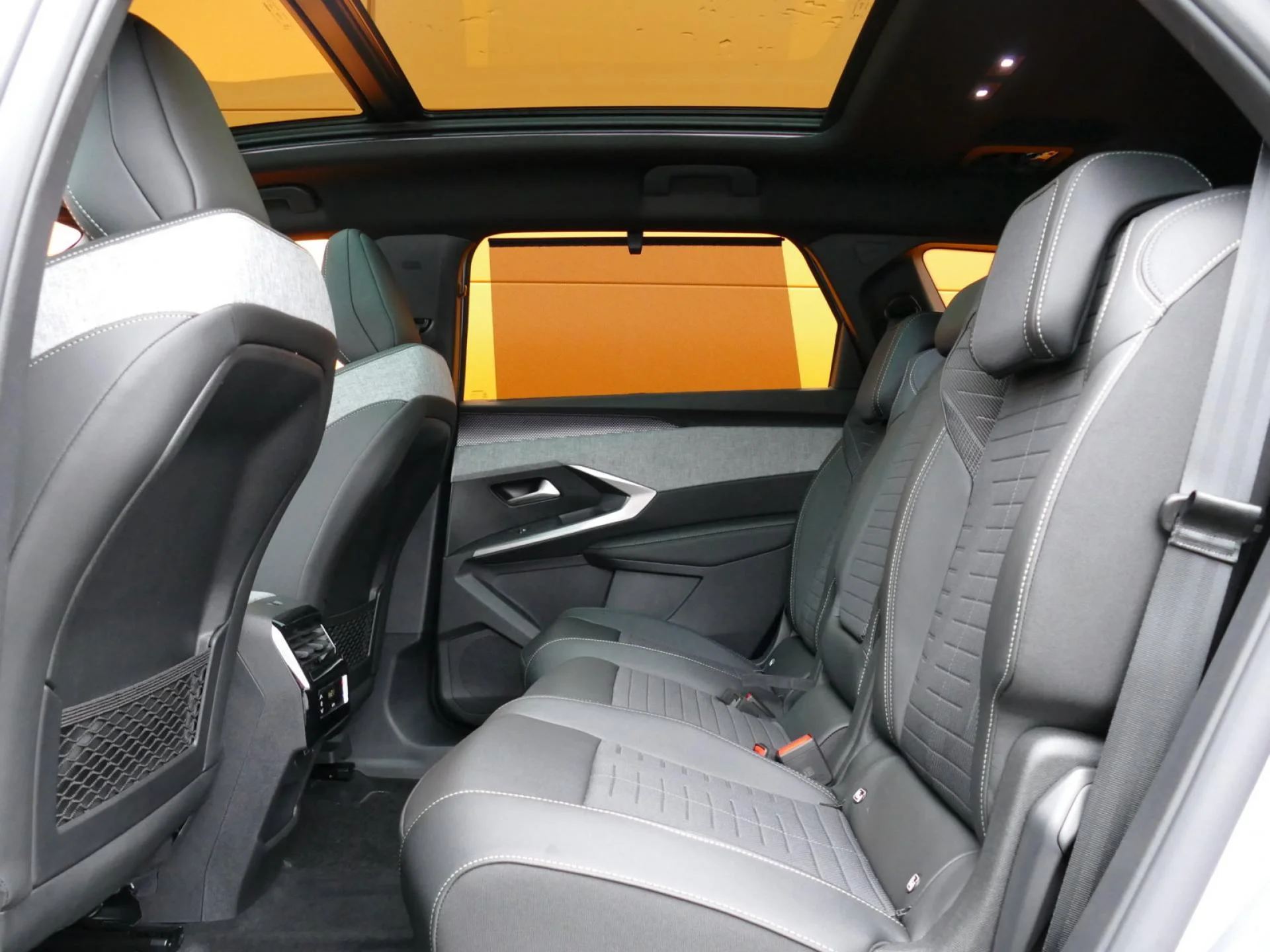 PEUGEOT 5008 - Miniature 7 sur 39 - Cliquer pour voir cette photo