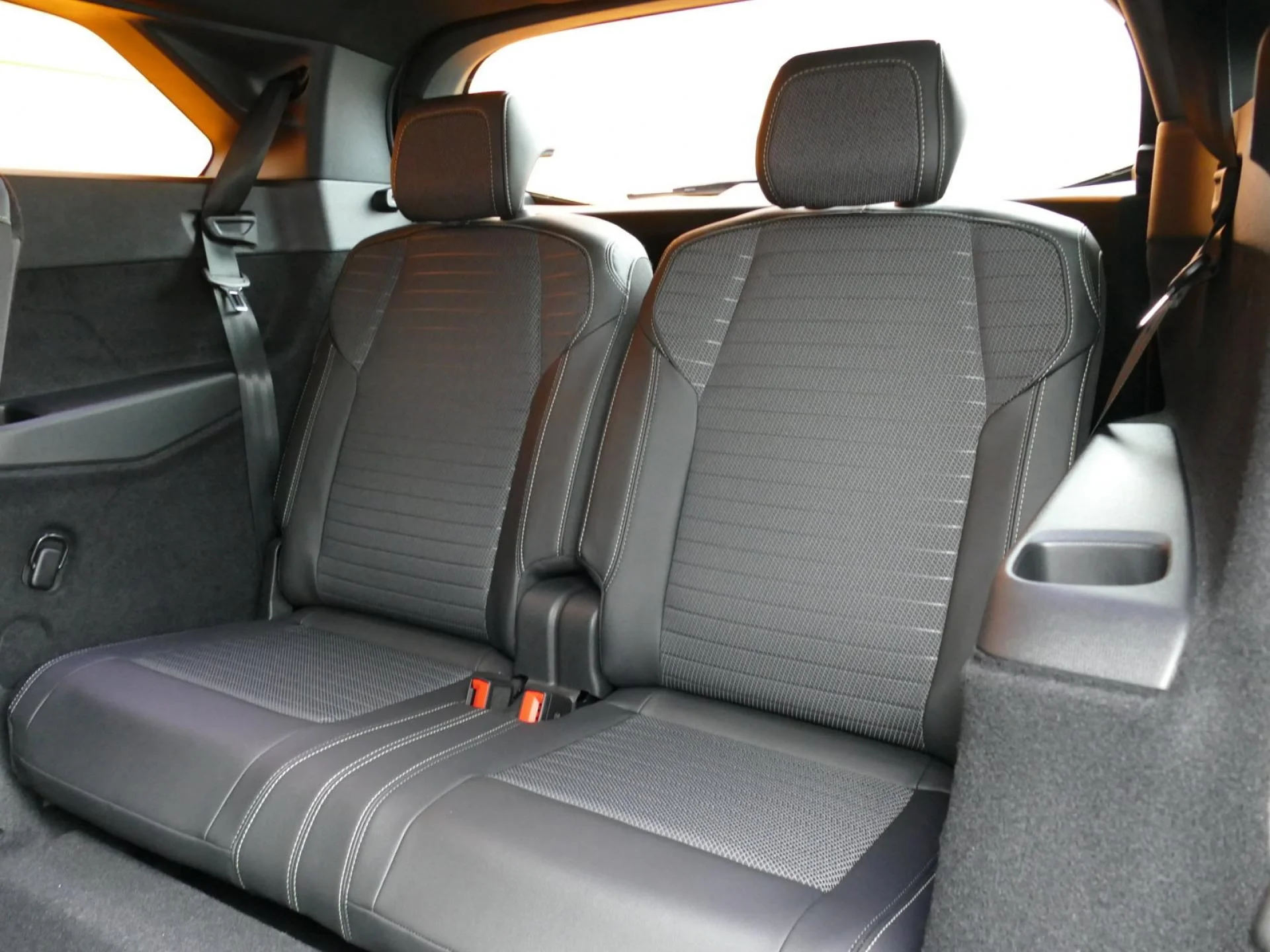 PEUGEOT 5008 - Miniature 8 sur 41 - Cliquer pour voir cette photo