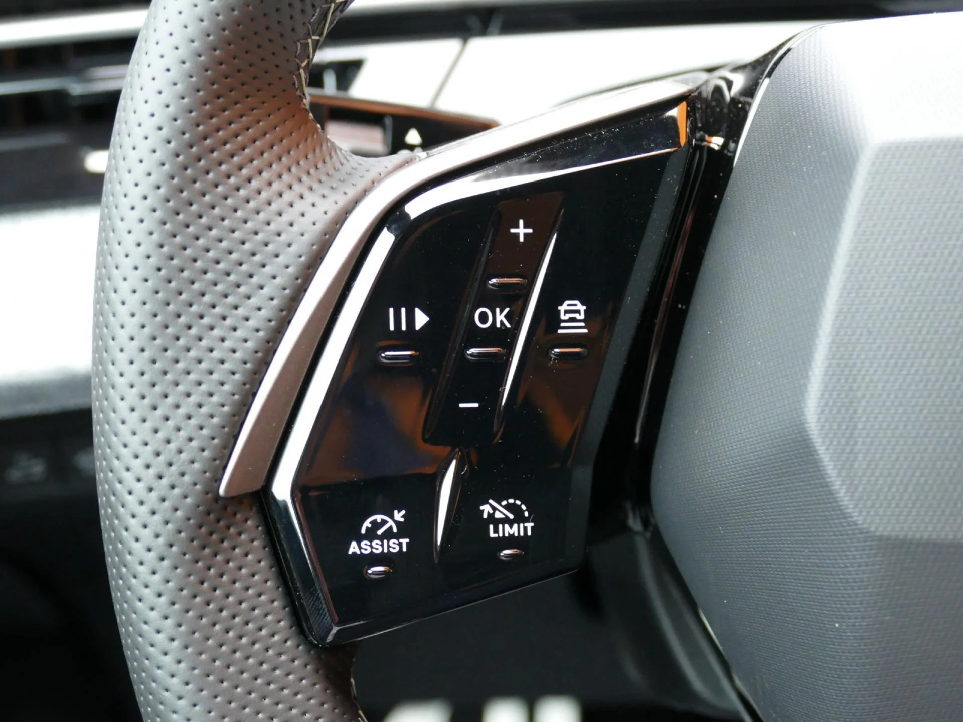 PEUGEOT 5008 - Miniature 22 sur 41 - Cliquer pour voir cette photo