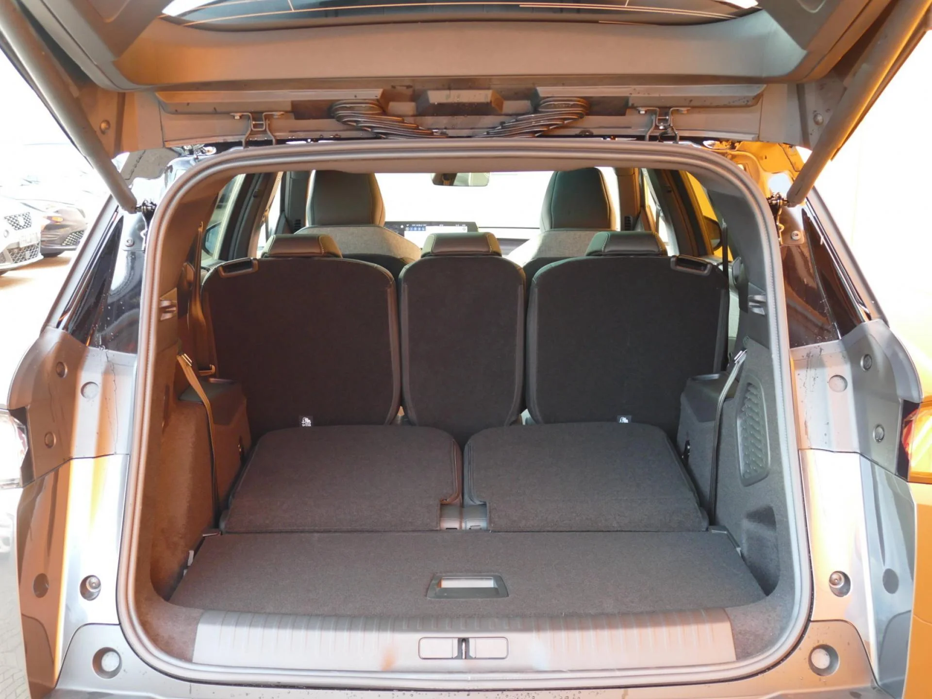 PEUGEOT 5008 - Miniature 9 sur 40 - Cliquer pour voir cette photo