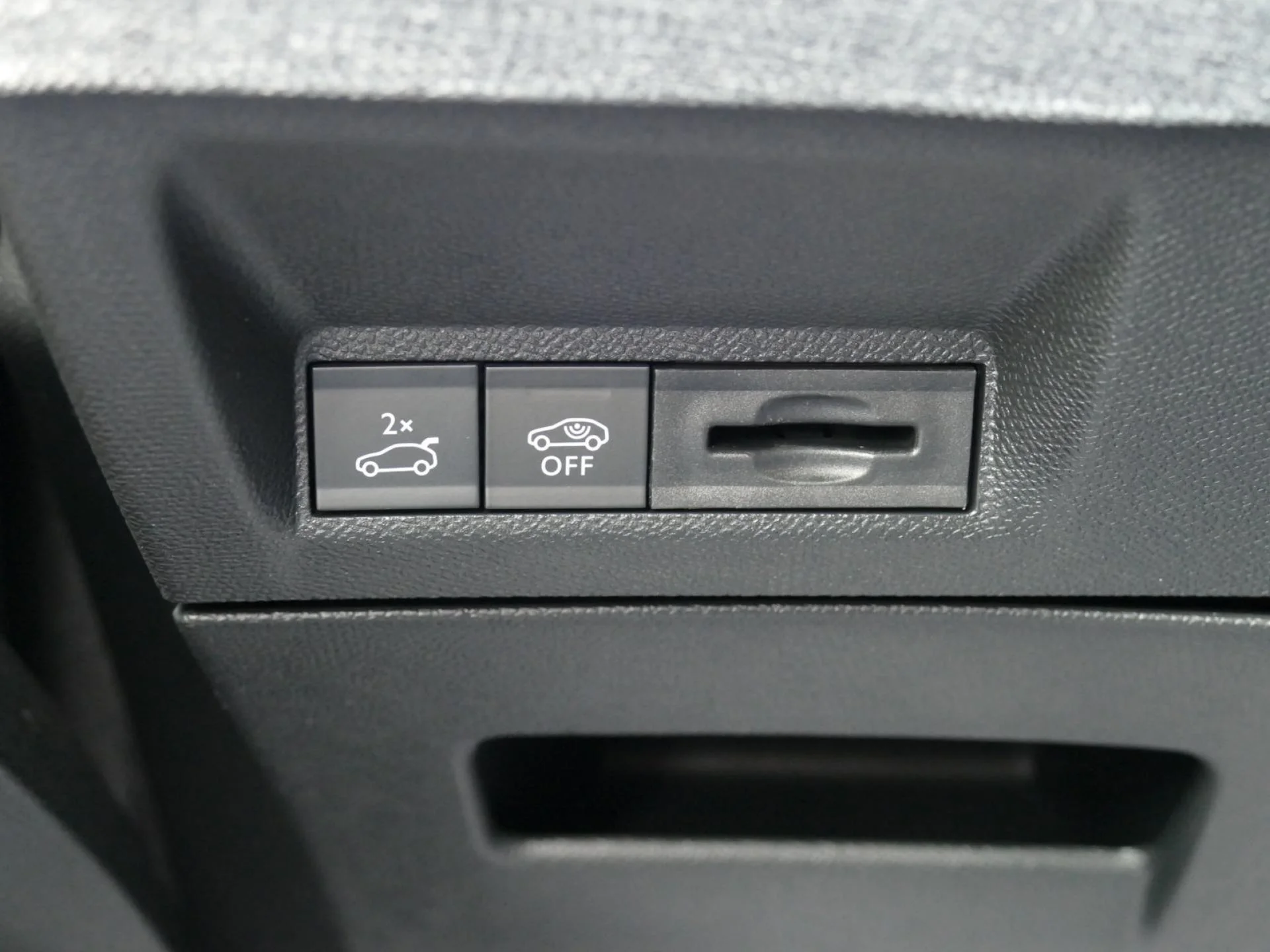 PEUGEOT 5008 - Miniature 23 sur 40 - Cliquer pour voir cette photo