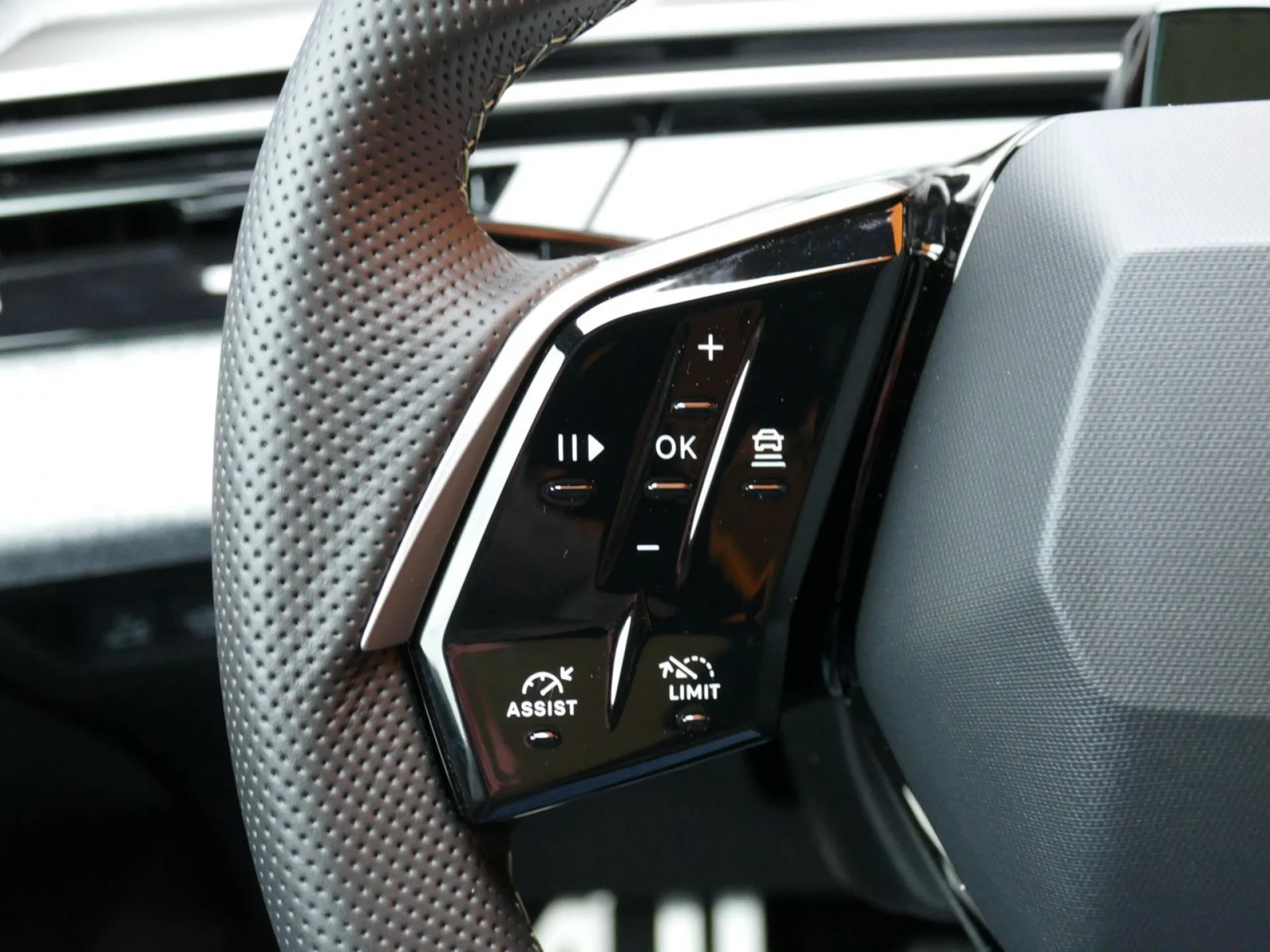 PEUGEOT 5008 - Miniature 20 sur 40 - Cliquer pour voir cette photo
