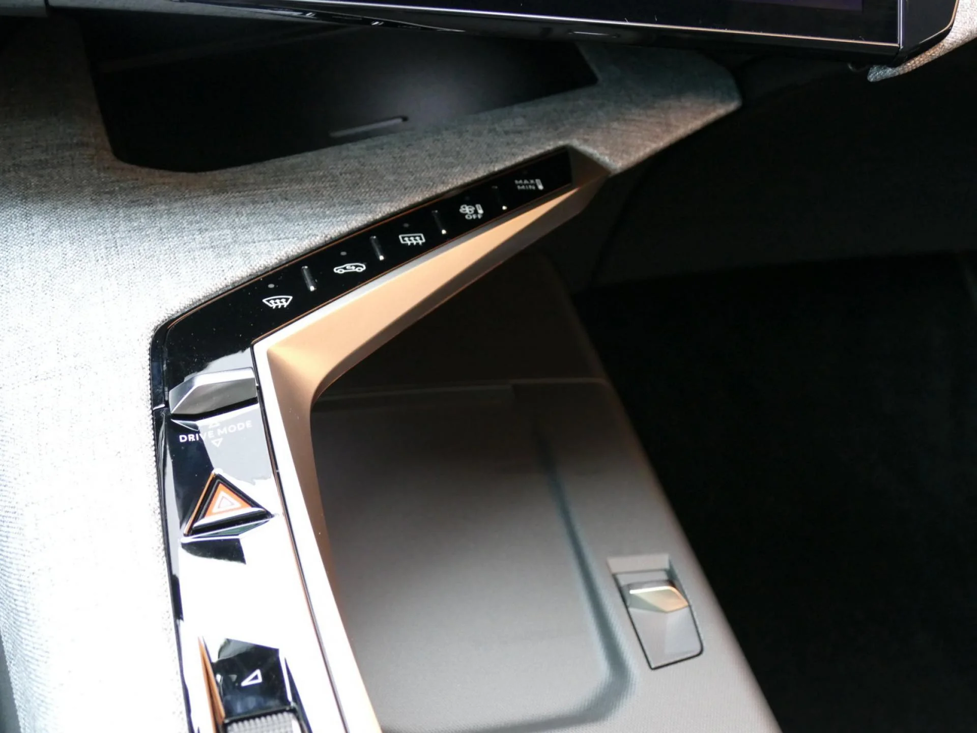 PEUGEOT 5008 - Miniature 25 sur 40 - Cliquer pour voir cette photo