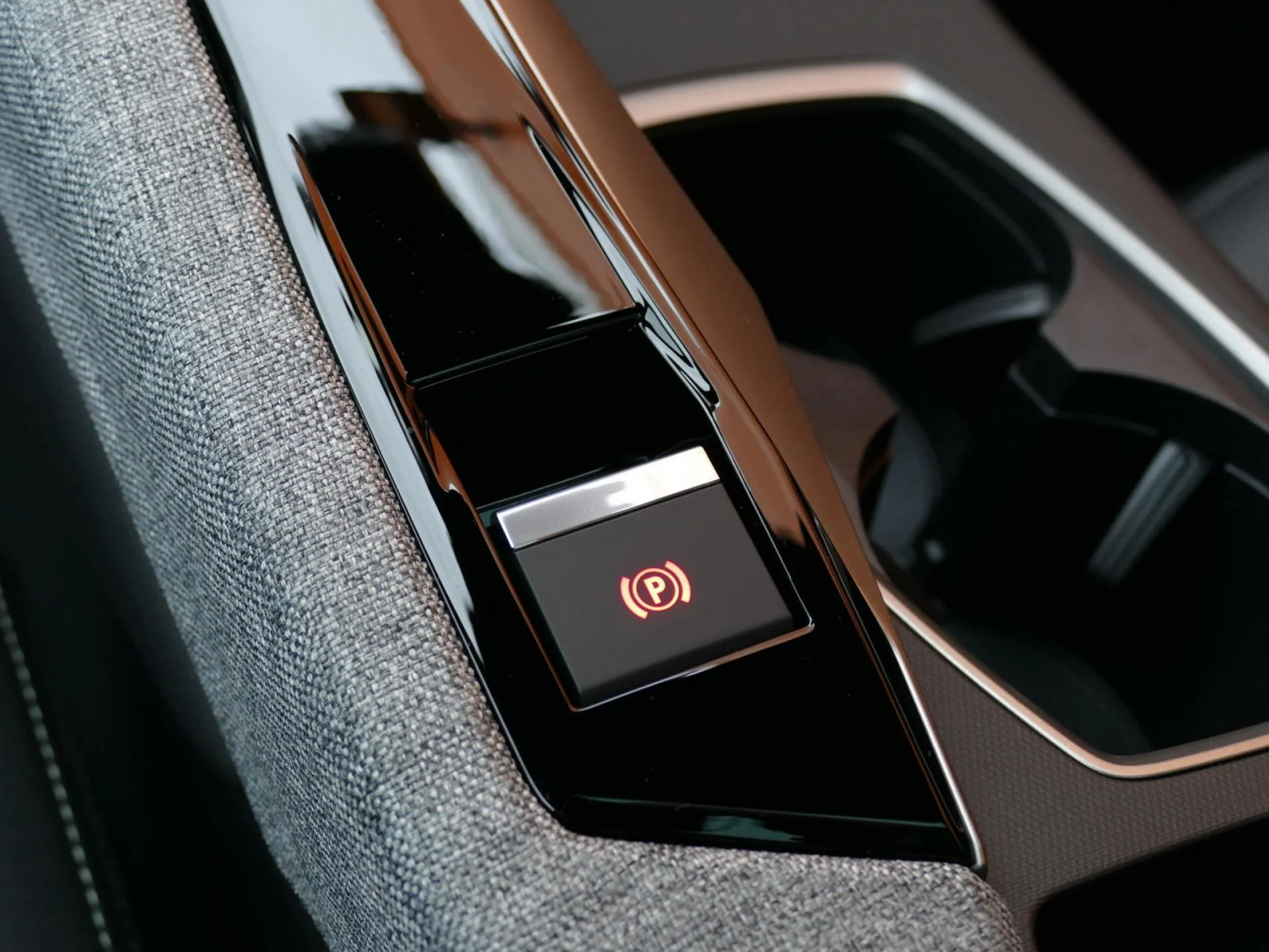 PEUGEOT 5008 - Miniature 27 sur 40 - Cliquer pour voir cette photo