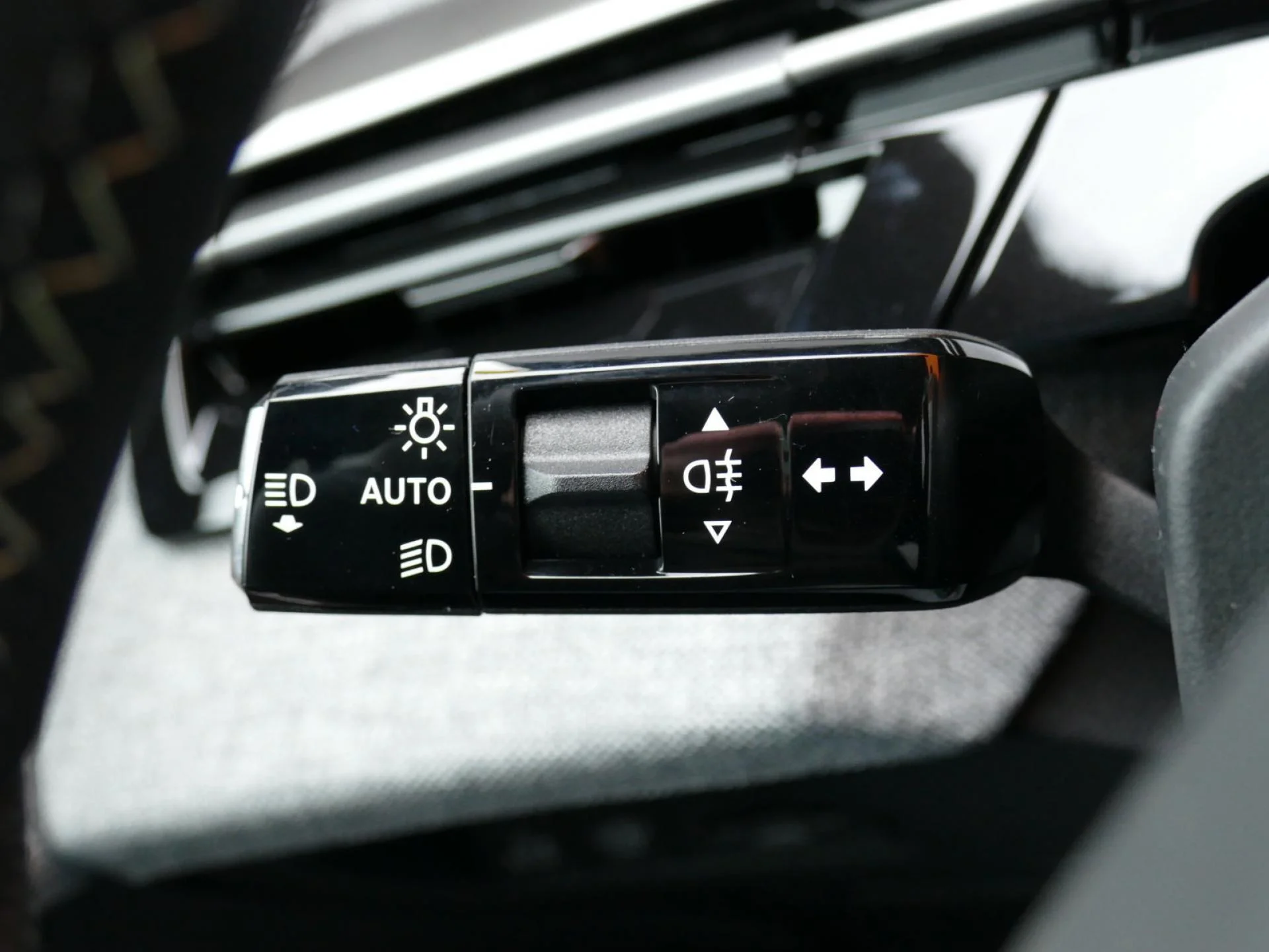 PEUGEOT 5008 - Miniature 31 sur 40 - Cliquer pour voir cette photo
