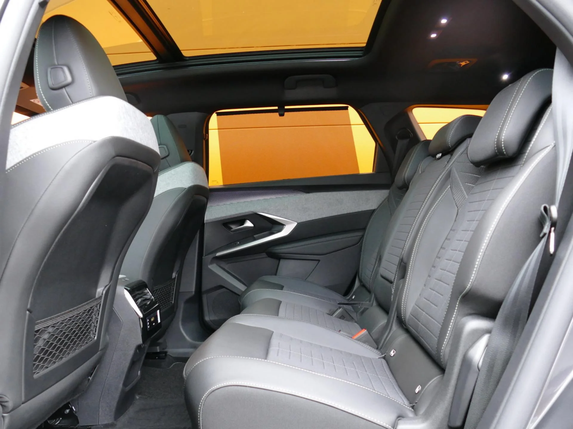 PEUGEOT 5008 - Miniature 7 sur 40 - Cliquer pour voir cette photo