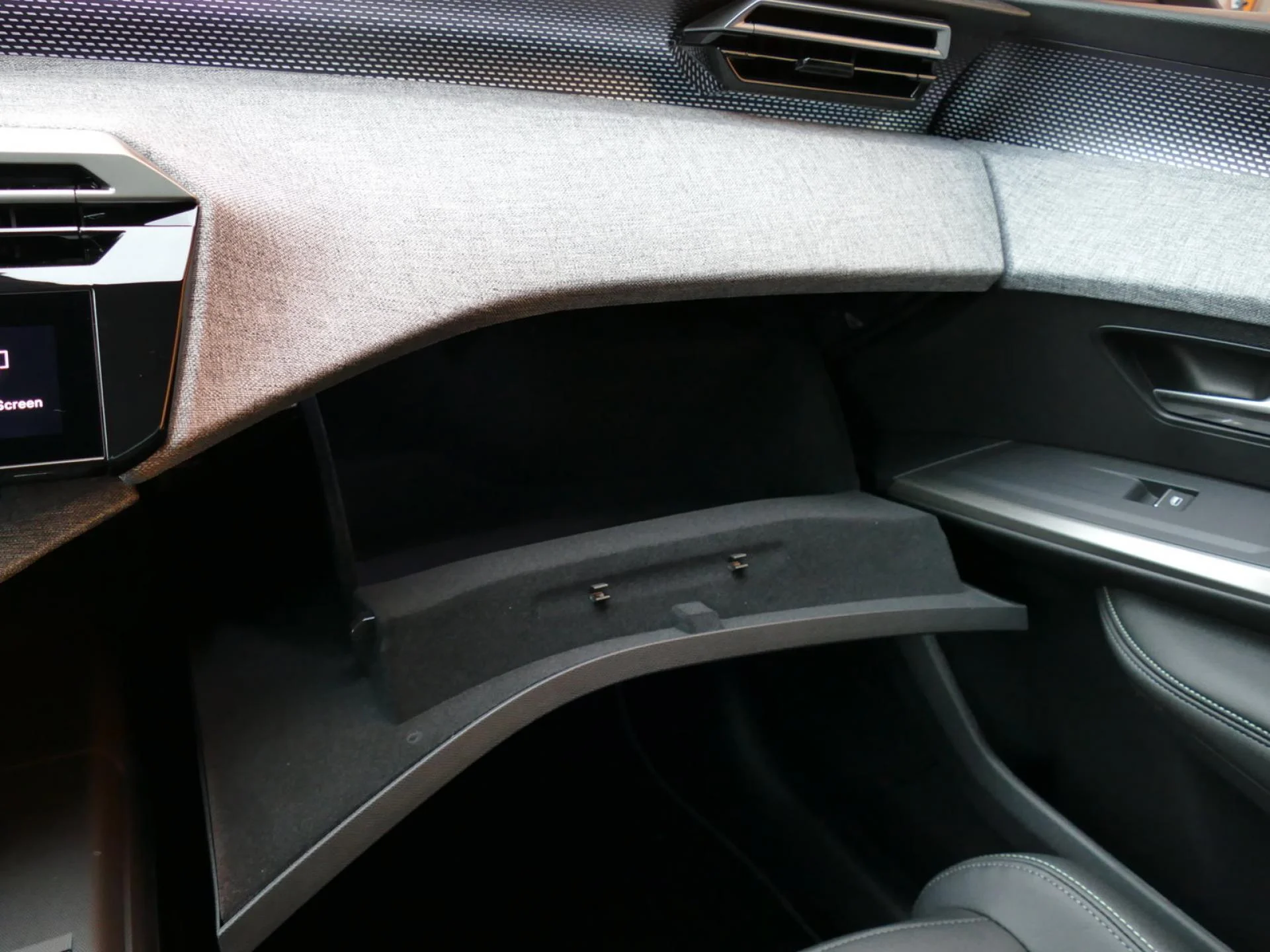 PEUGEOT 5008 - Miniature 29 sur 40 - Cliquer pour voir cette photo