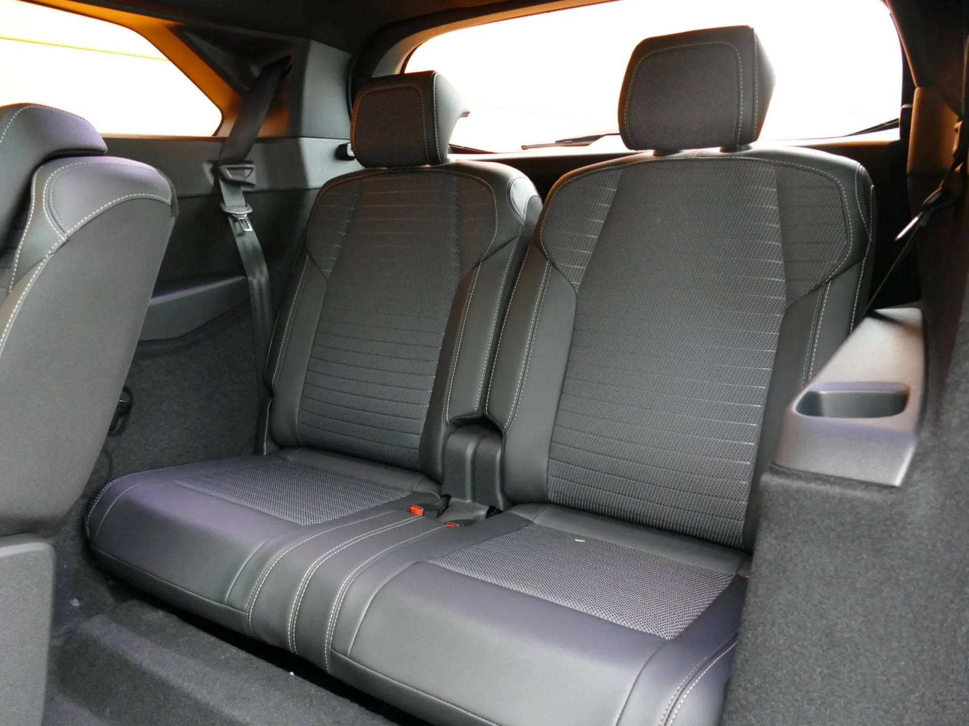 PEUGEOT 5008 - Miniature 8 sur 40 - Cliquer pour voir cette photo