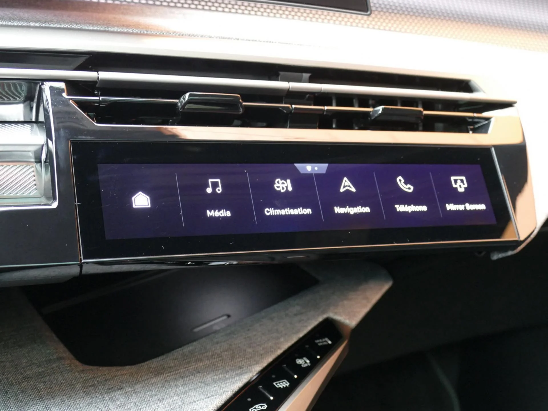 PEUGEOT 5008 - Miniature 17 sur 40 - Cliquer pour voir cette photo