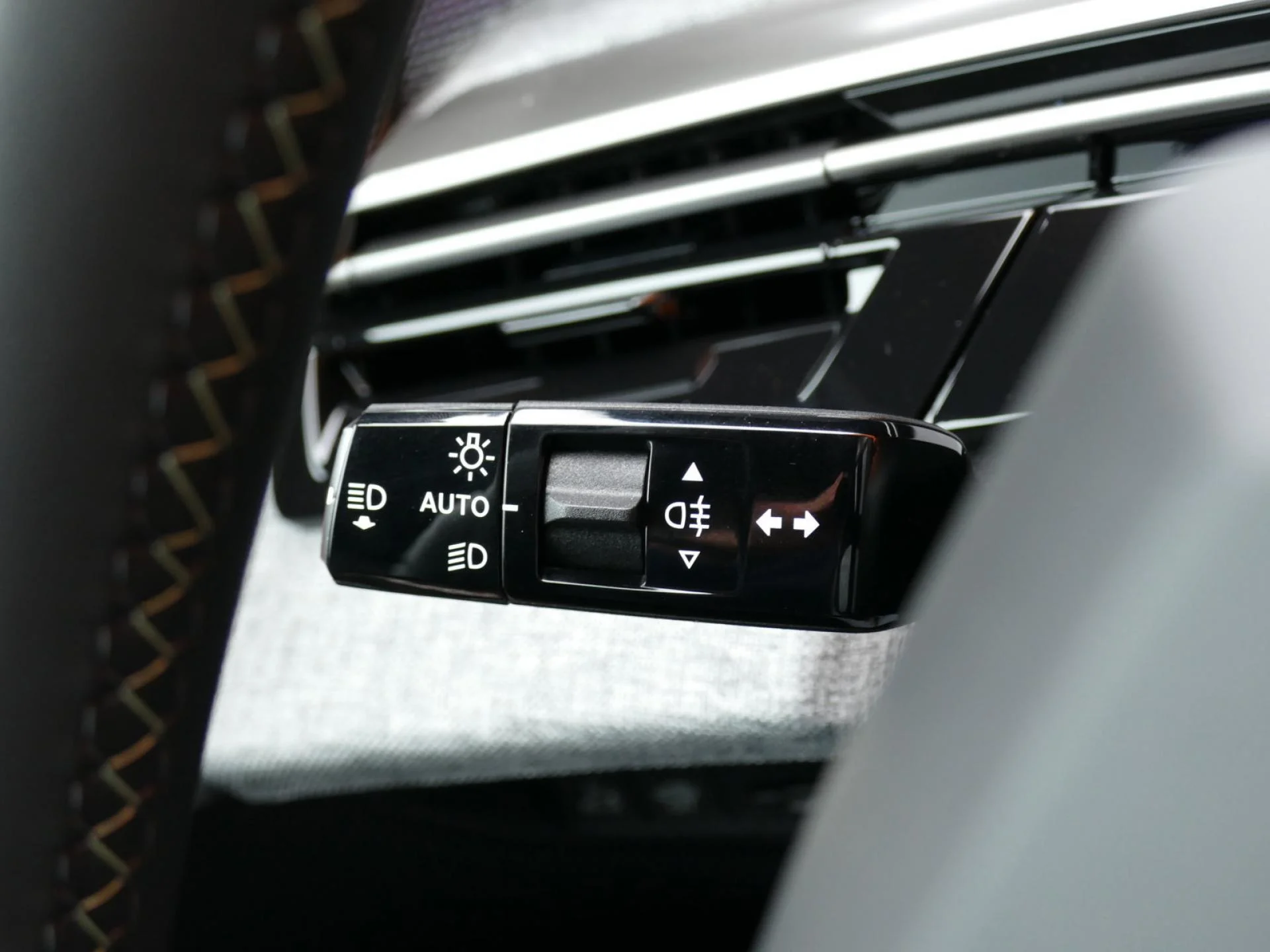 PEUGEOT 5008 - Miniature 30 sur 39 - Cliquer pour voir cette photo