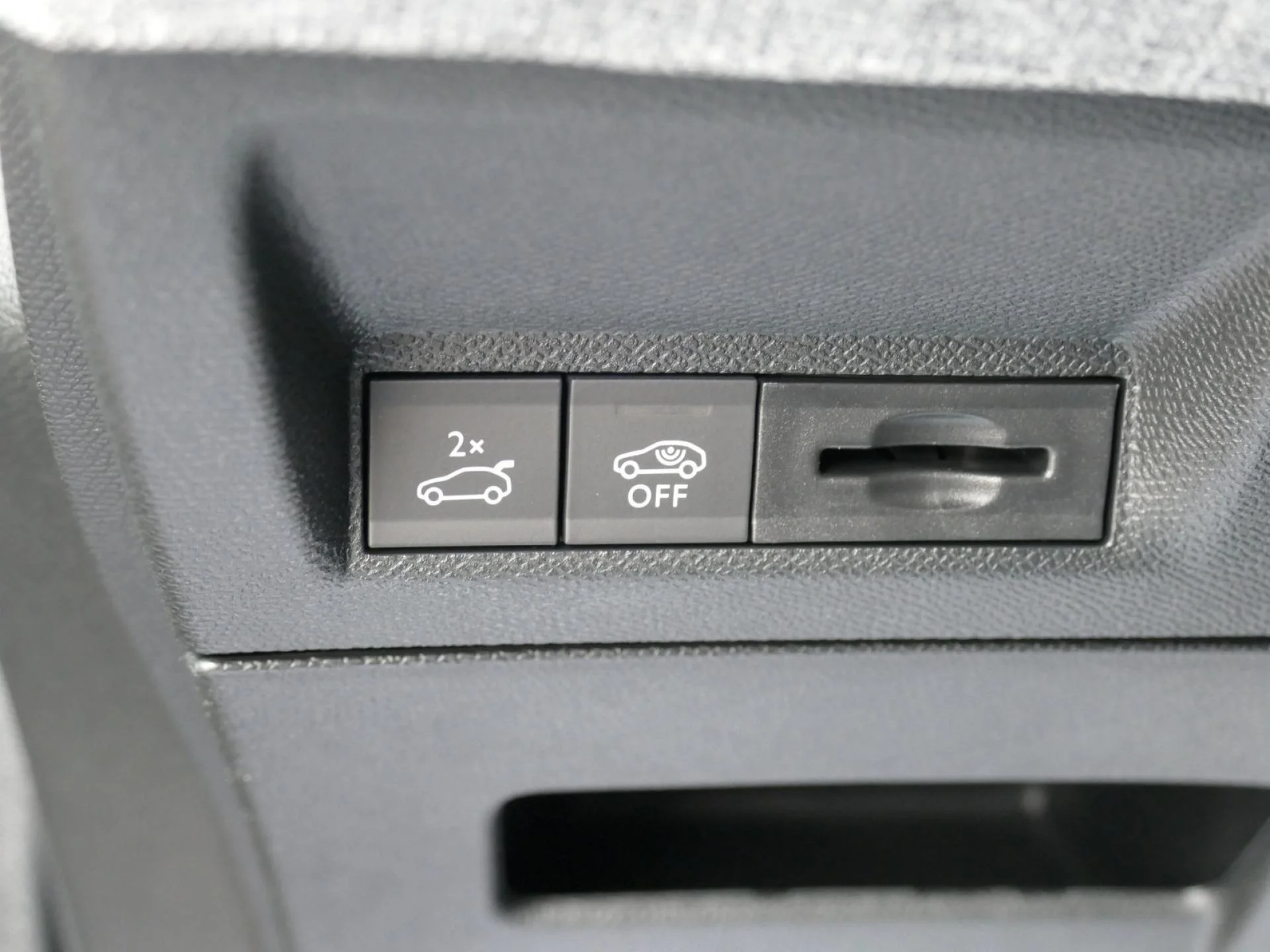 PEUGEOT 5008 - Miniature 26 sur 39 - Cliquer pour voir cette photo