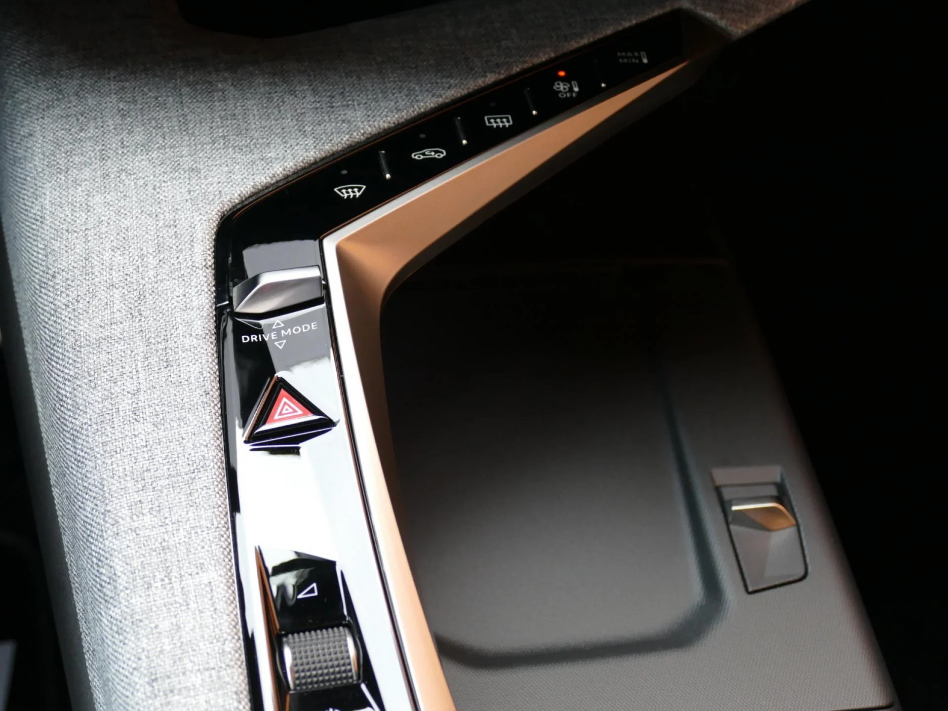 PEUGEOT 5008 - Miniature 25 sur 40 - Cliquer pour voir cette photo