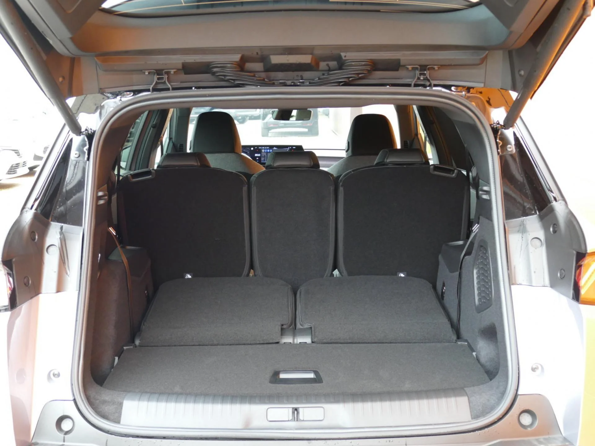 PEUGEOT 5008 - Miniature 7 sur 39 - Cliquer pour voir cette photo