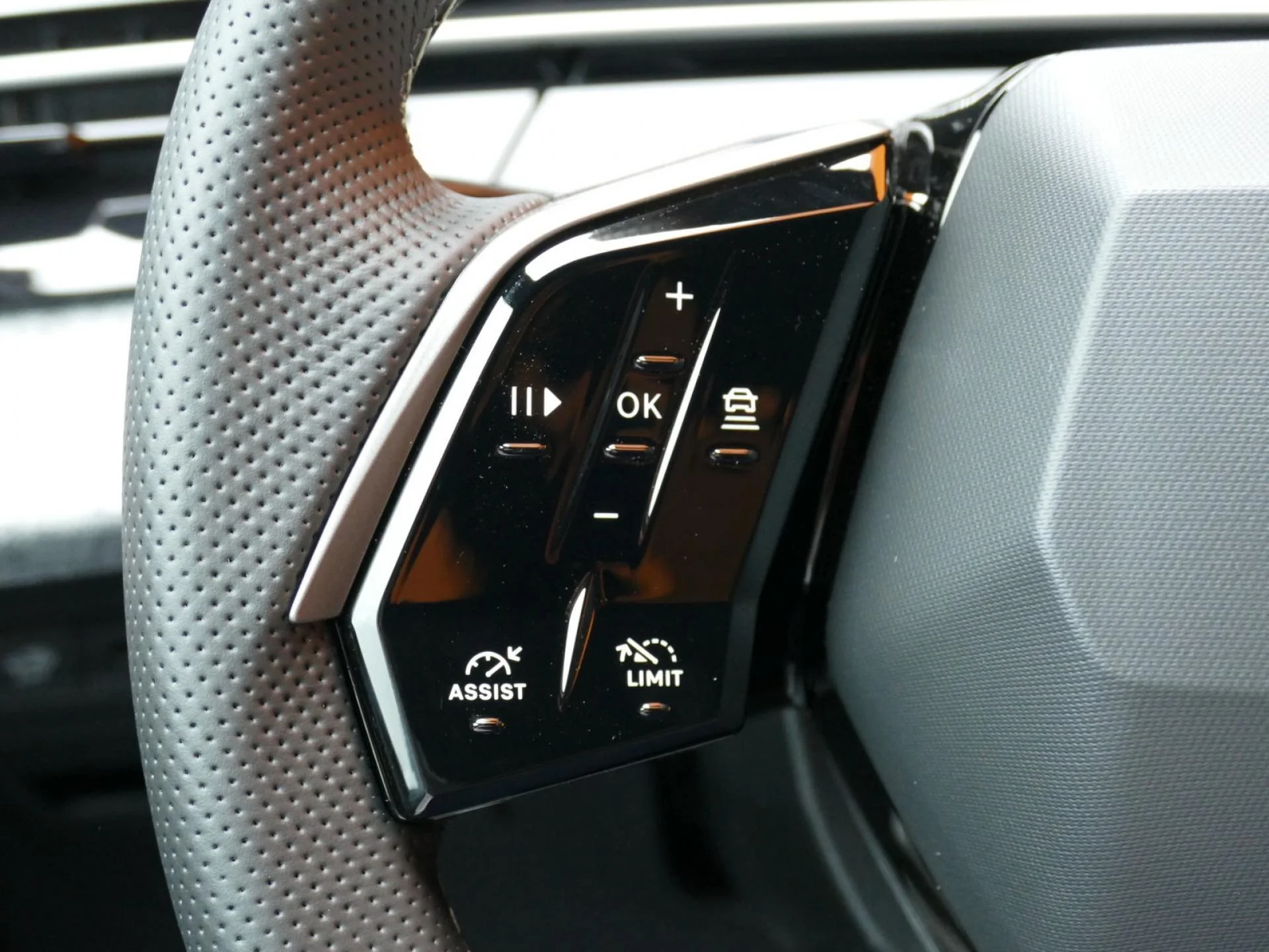 PEUGEOT 5008 - Miniature 19 sur 40 - Cliquer pour voir cette photo