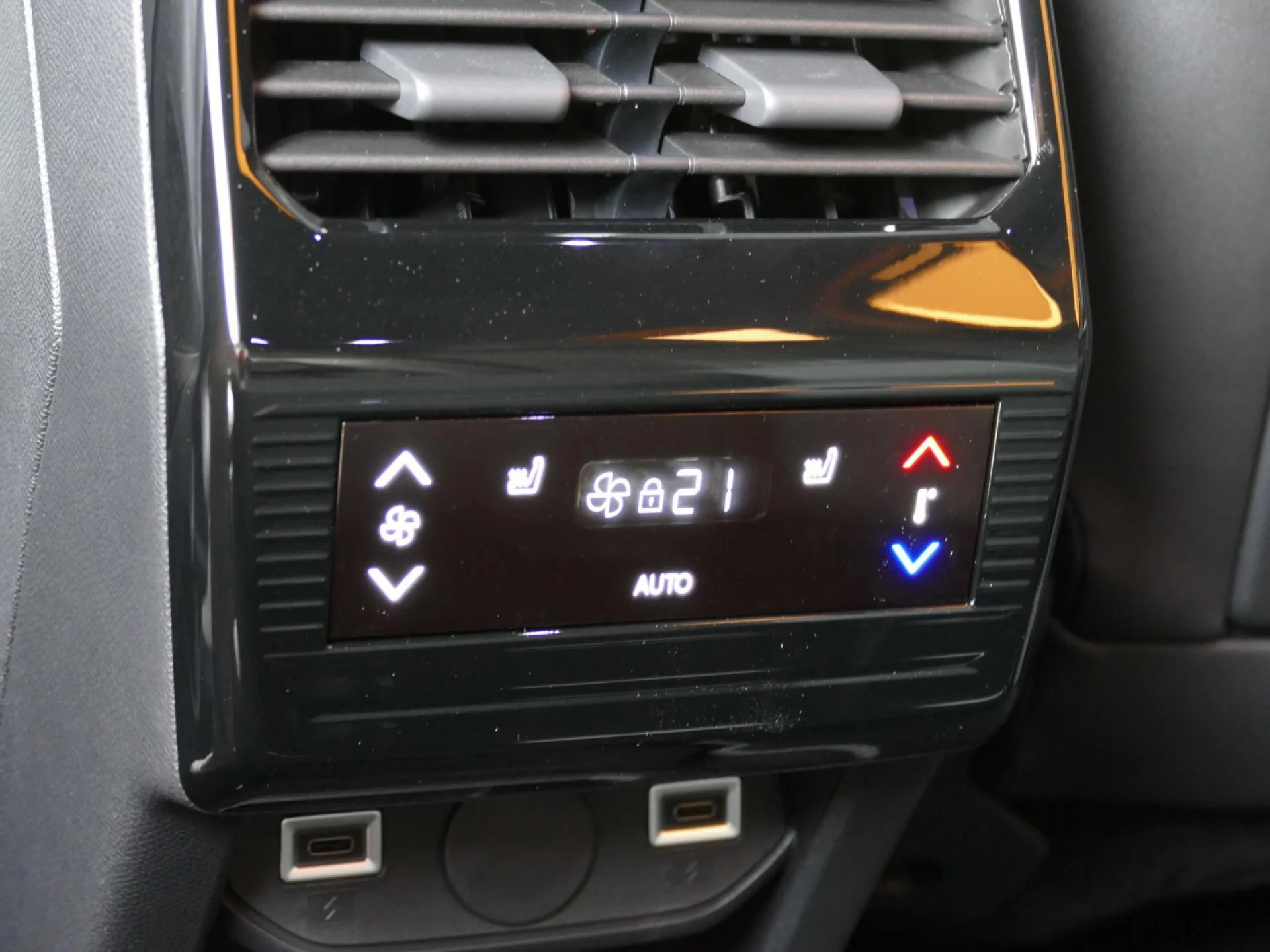 PEUGEOT 5008 - Miniature 27 sur 40 - Cliquer pour voir cette photo