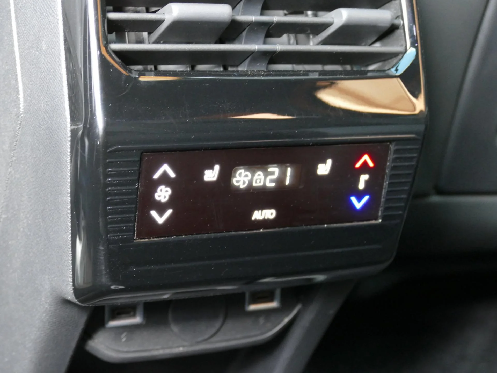 PEUGEOT 5008 - Miniature 22 sur 36 - Cliquer pour voir cette photo