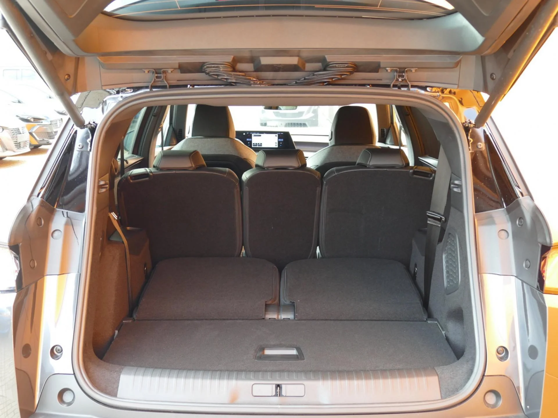 PEUGEOT 5008 - Miniature 9 sur 40 - Cliquer pour voir cette photo