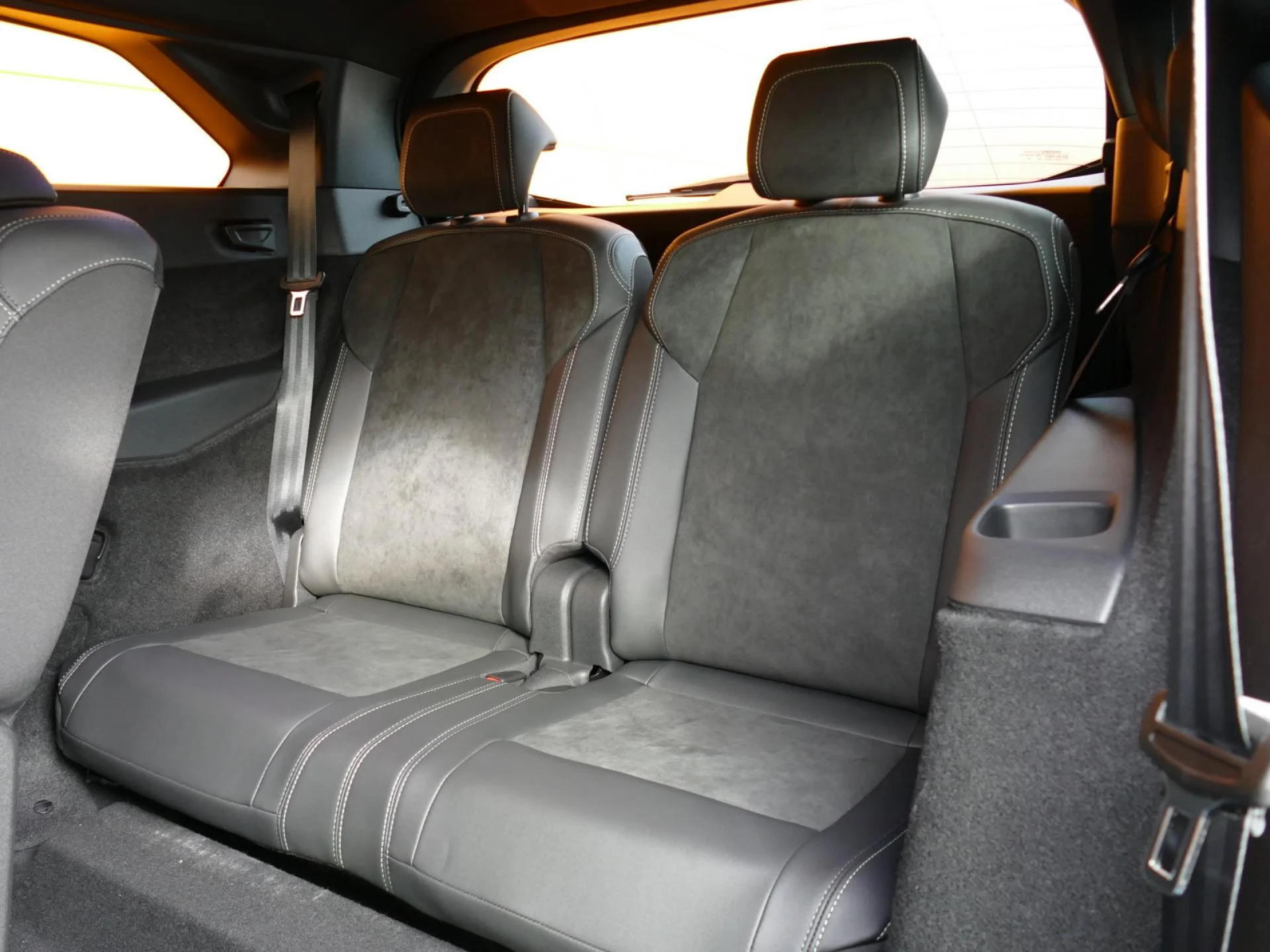 PEUGEOT 5008 - Miniature 8 sur 40 - Cliquer pour voir cette photo