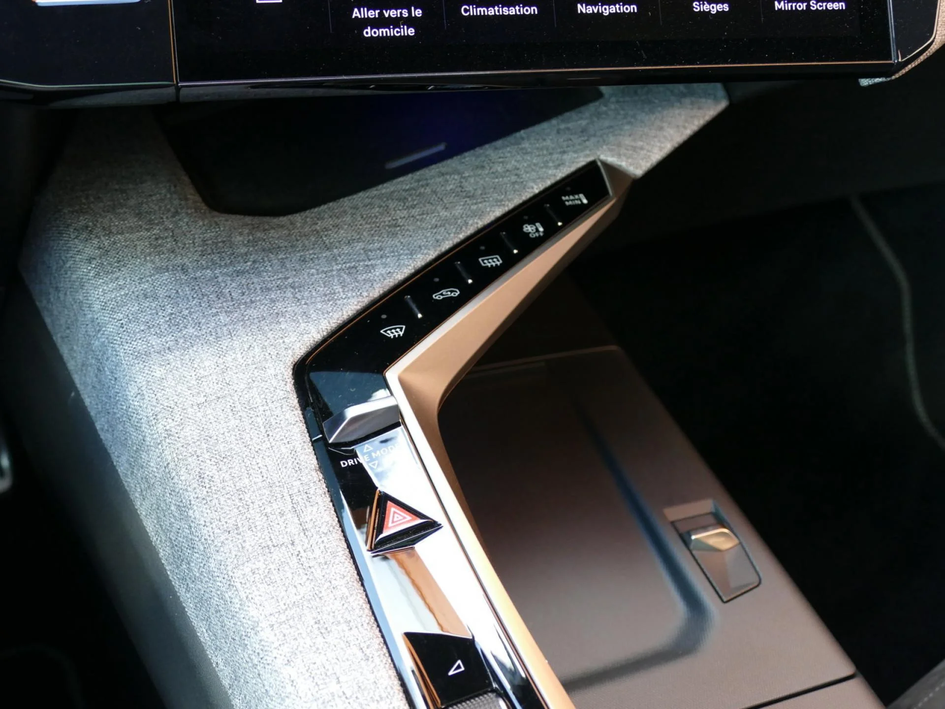 PEUGEOT 5008 - Miniature 24 sur 36 - Cliquer pour voir cette photo