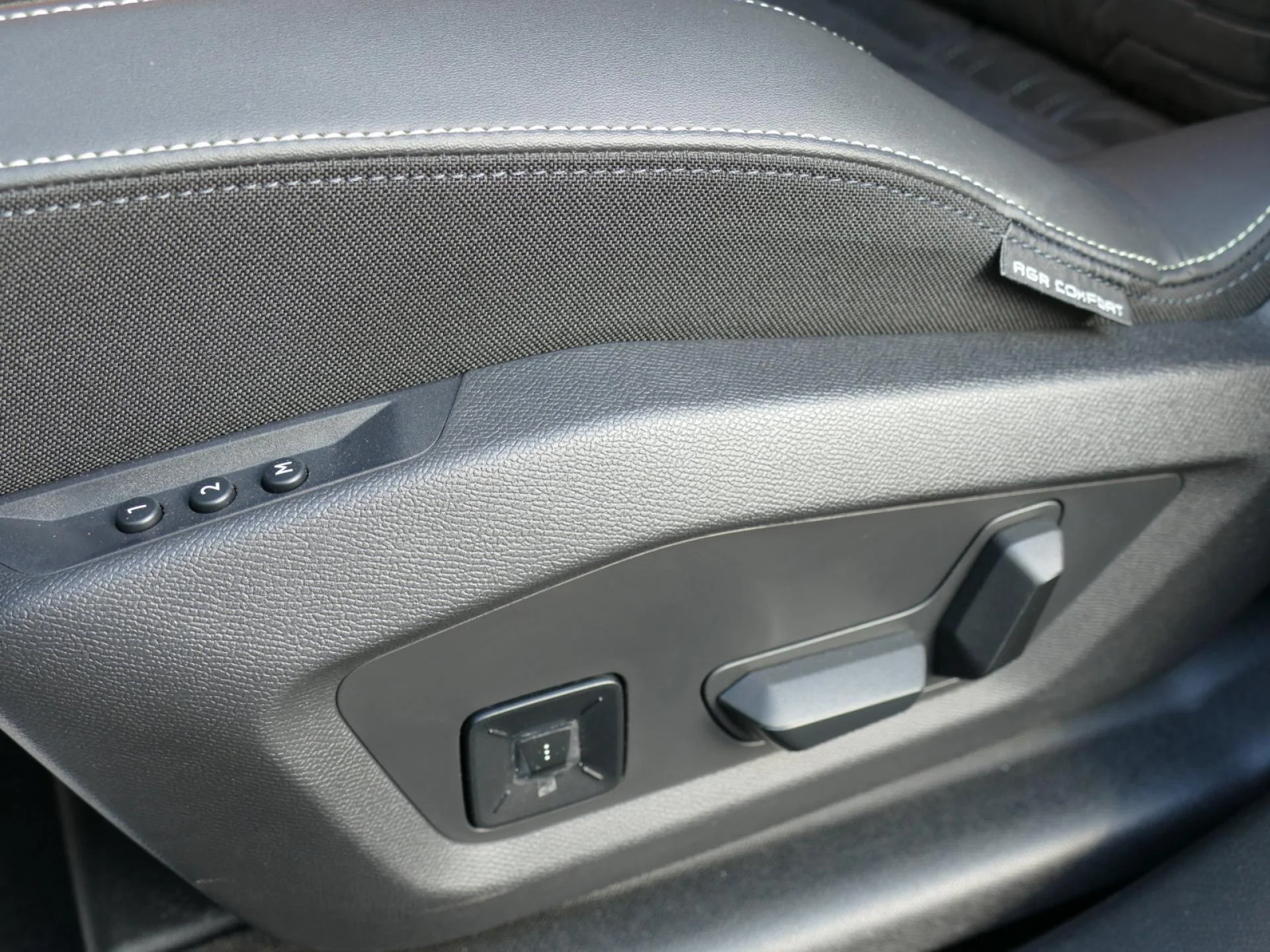 PEUGEOT 5008 - Miniature 19 sur 36 - Cliquer pour voir cette photo