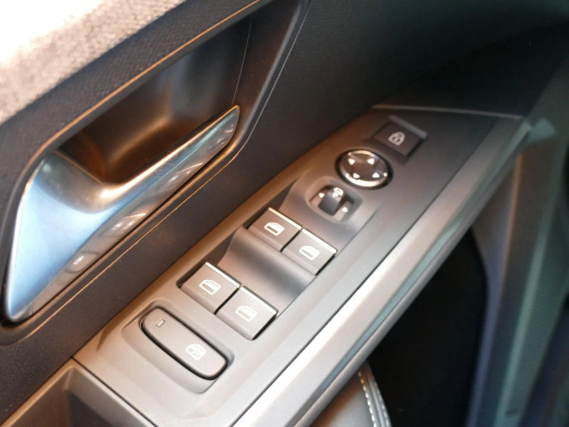 PEUGEOT 5008 - Miniature 27 sur 36 - Cliquer pour voir cette photo