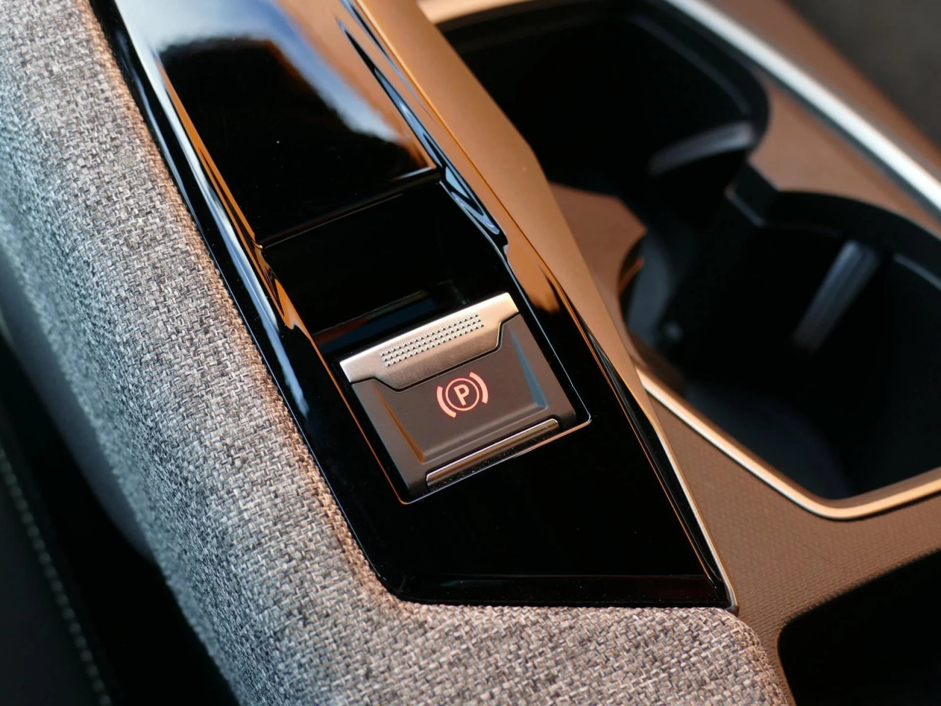 PEUGEOT 5008 - Miniature 24 sur 30 - Cliquer pour voir cette photo