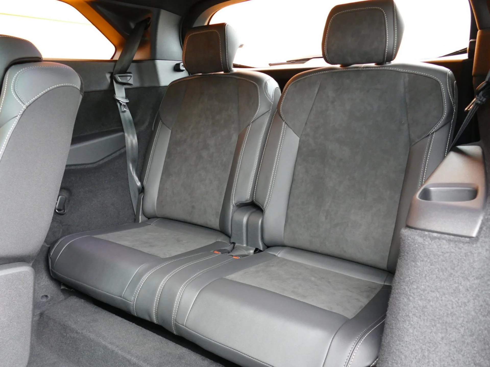 PEUGEOT 5008 - Miniature 9 sur 40 - Cliquer pour voir cette photo