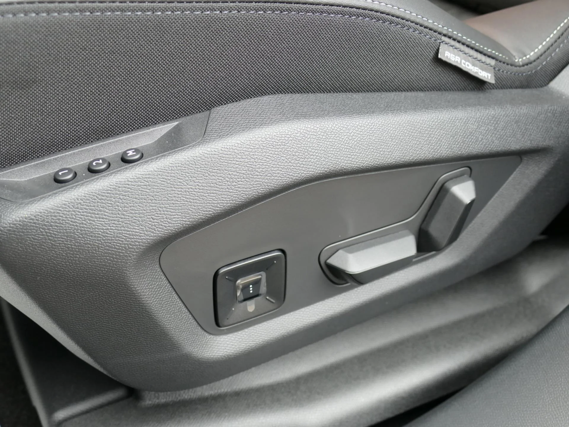 PEUGEOT 5008 - Miniature 25 sur 40 - Cliquer pour voir cette photo