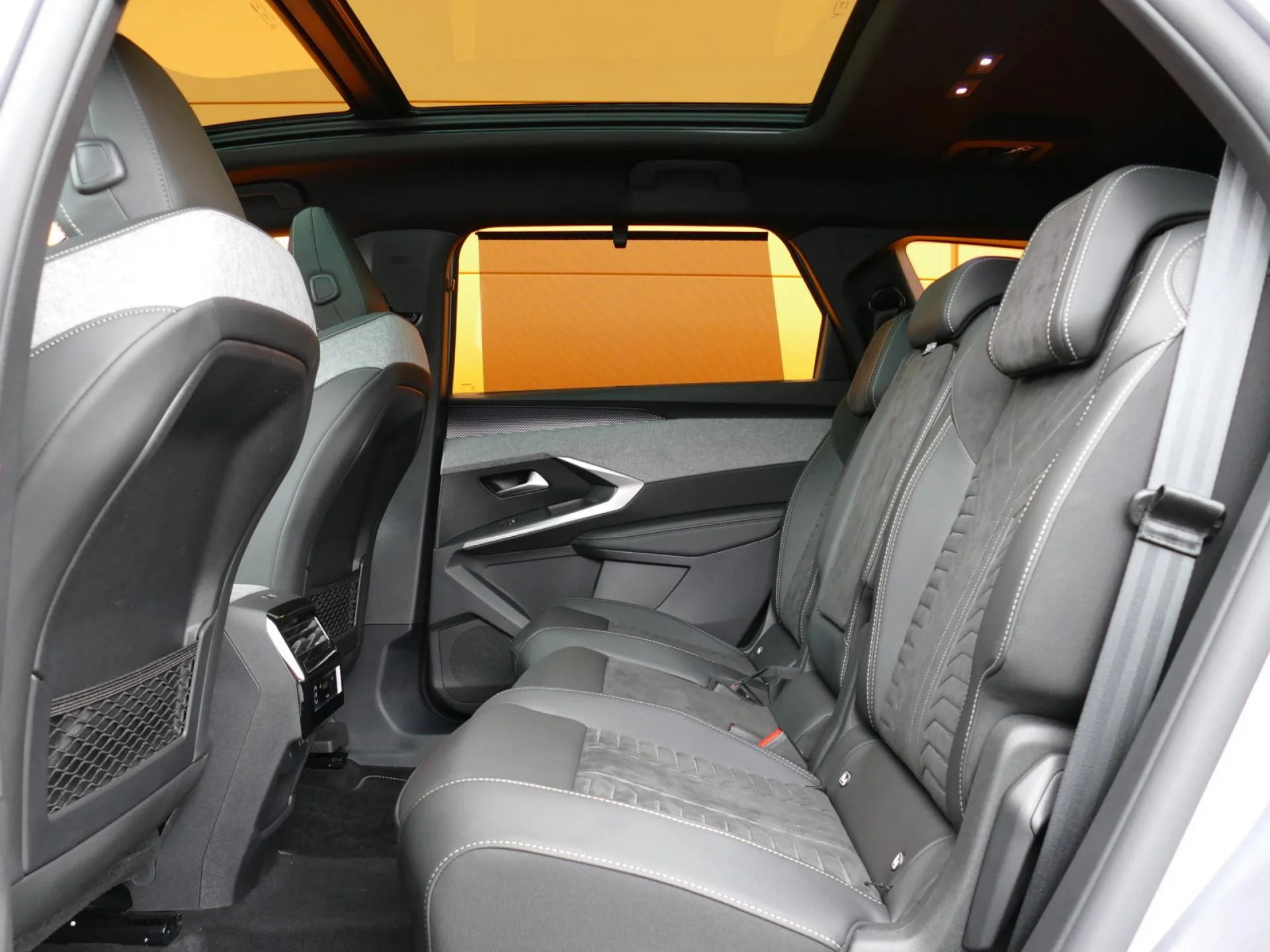PEUGEOT 5008 - Miniature 8 sur 40 - Cliquer pour voir cette photo