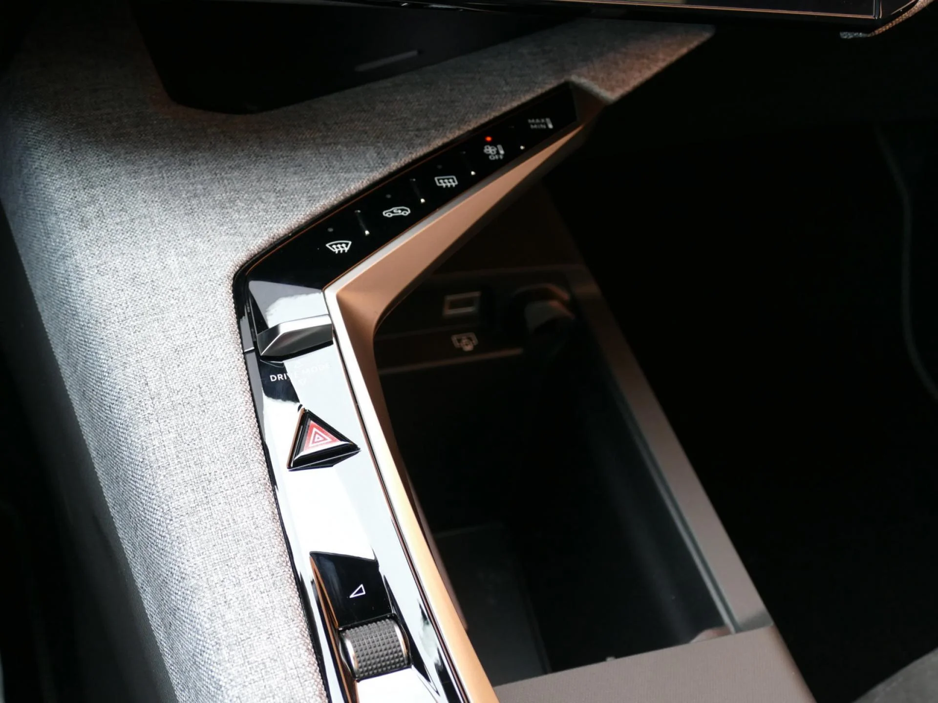 PEUGEOT 5008 - Miniature 27 sur 40 - Cliquer pour voir cette photo
