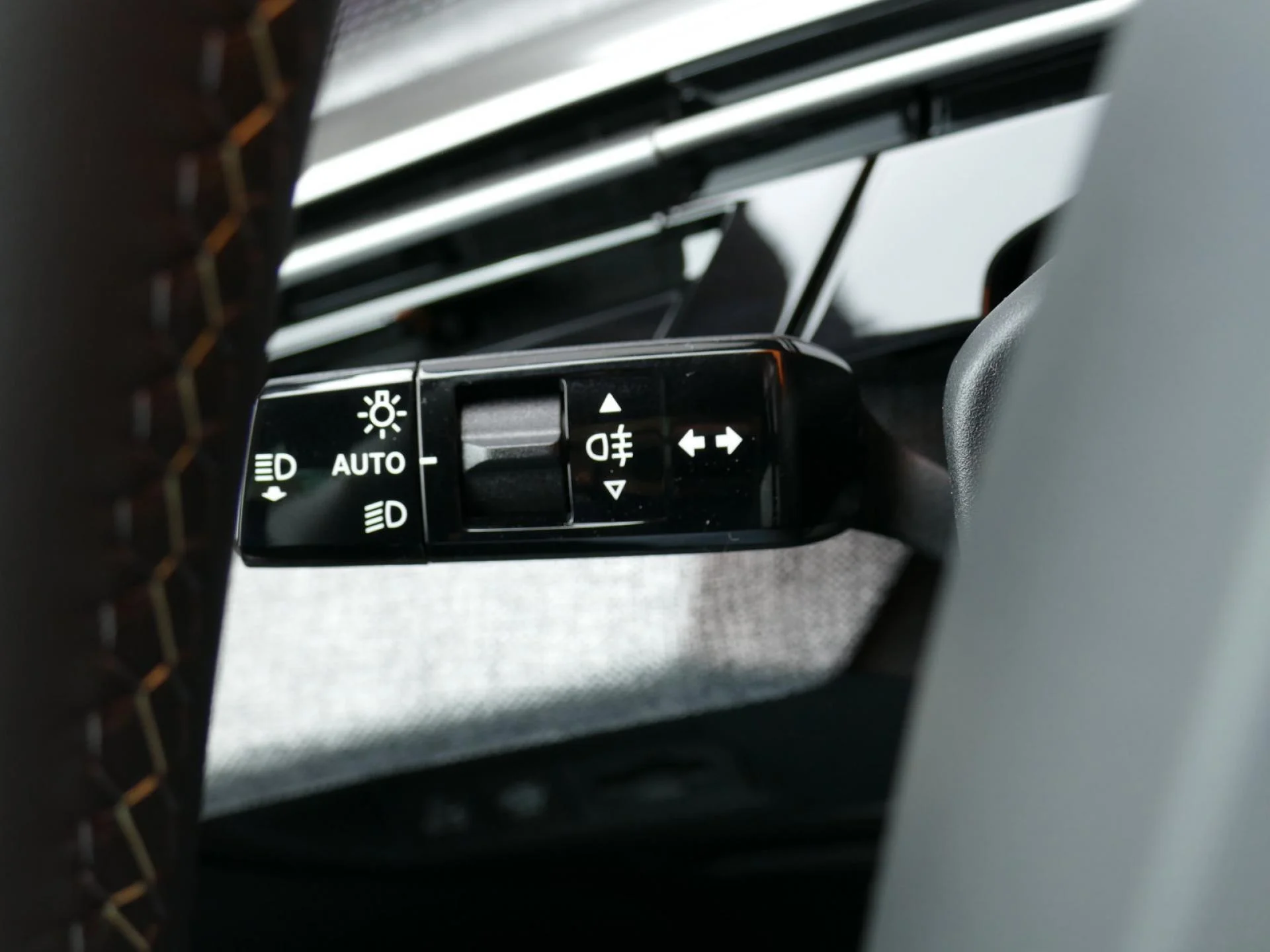 PEUGEOT 5008 - Miniature 32 sur 40 - Cliquer pour voir cette photo