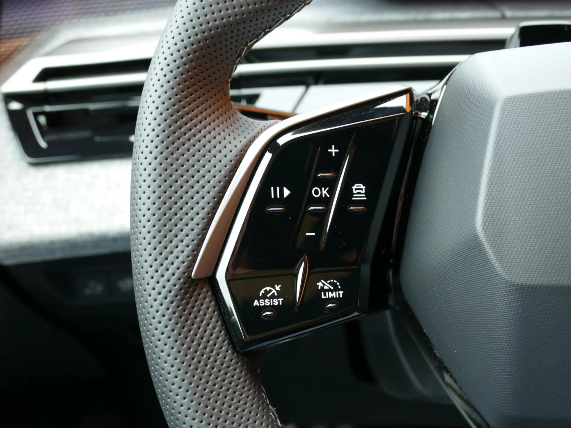 PEUGEOT 5008 - Miniature 21 sur 40 - Cliquer pour voir cette photo