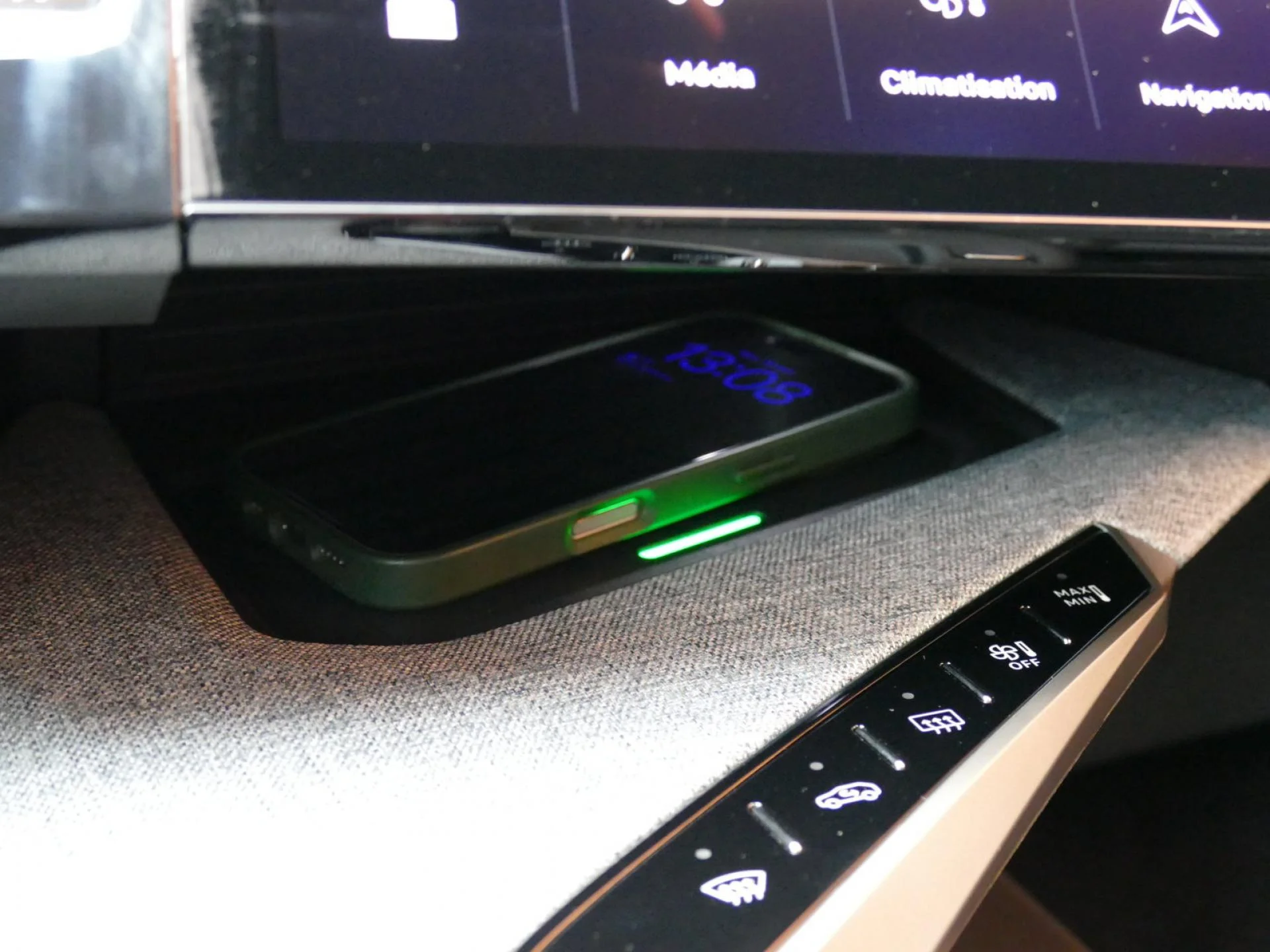 PEUGEOT 5008 - Miniature 26 sur 43 - Cliquer pour voir cette photo